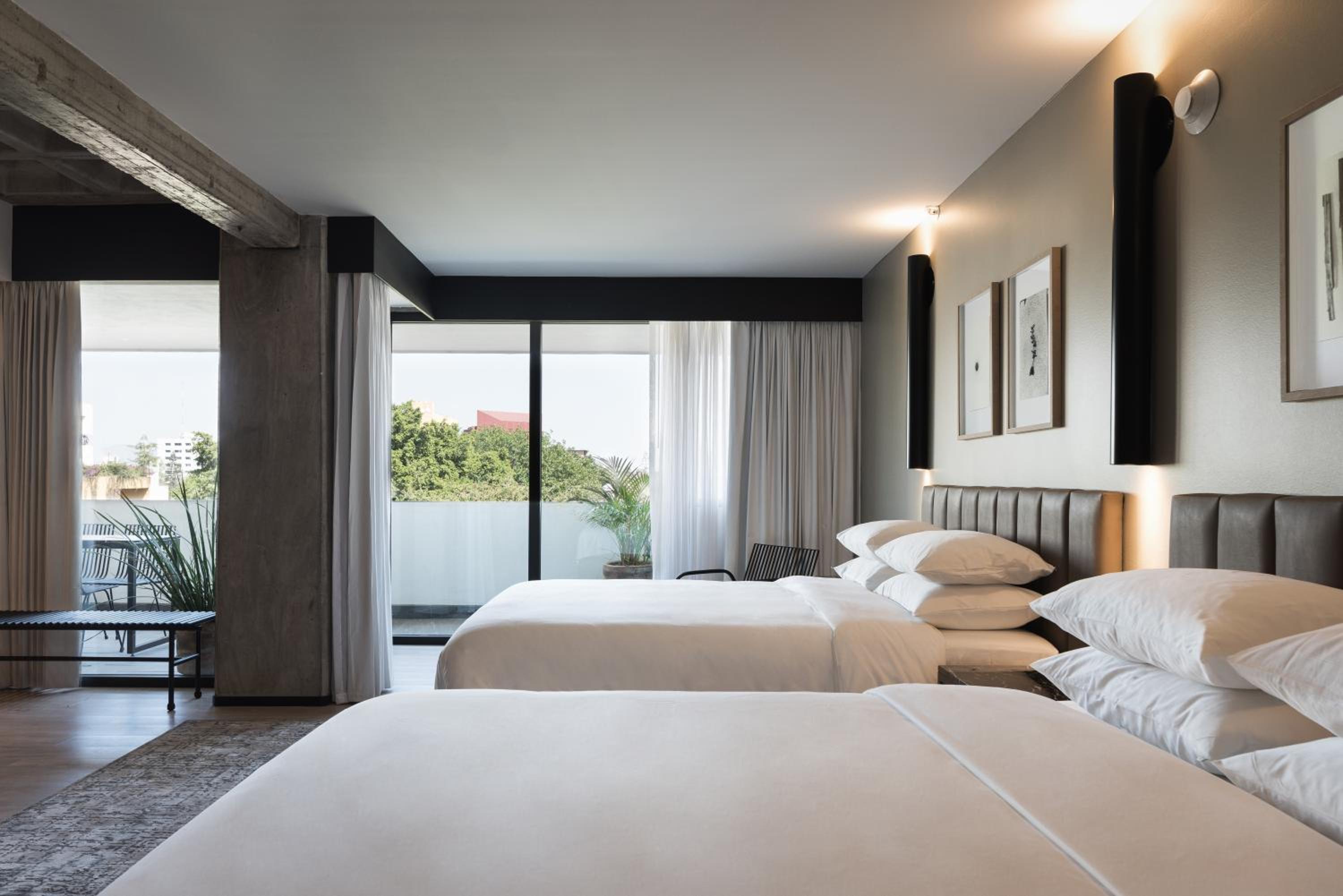 Zweibettzimmer mit Balkon
