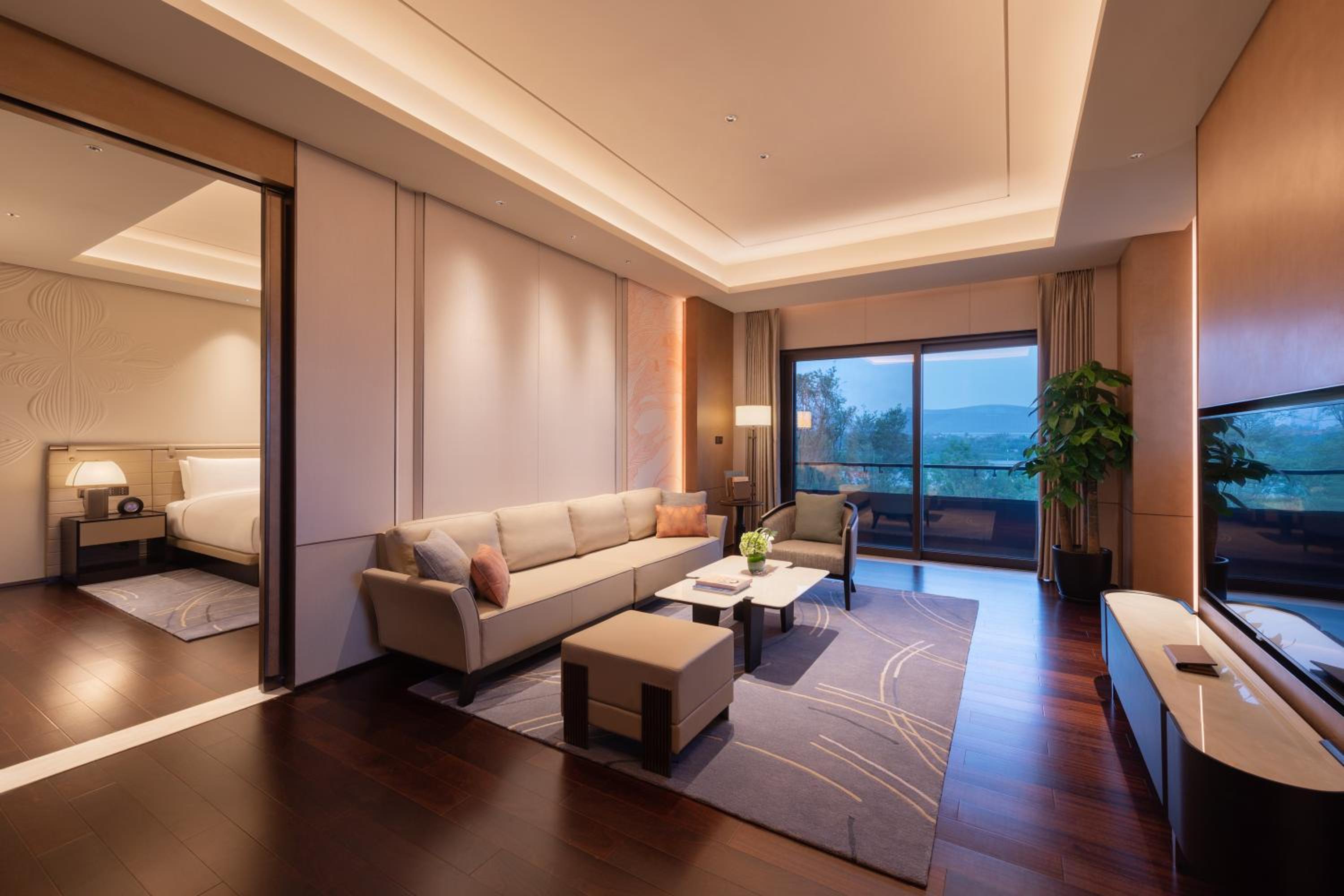 Suite Red Level - Photo 1