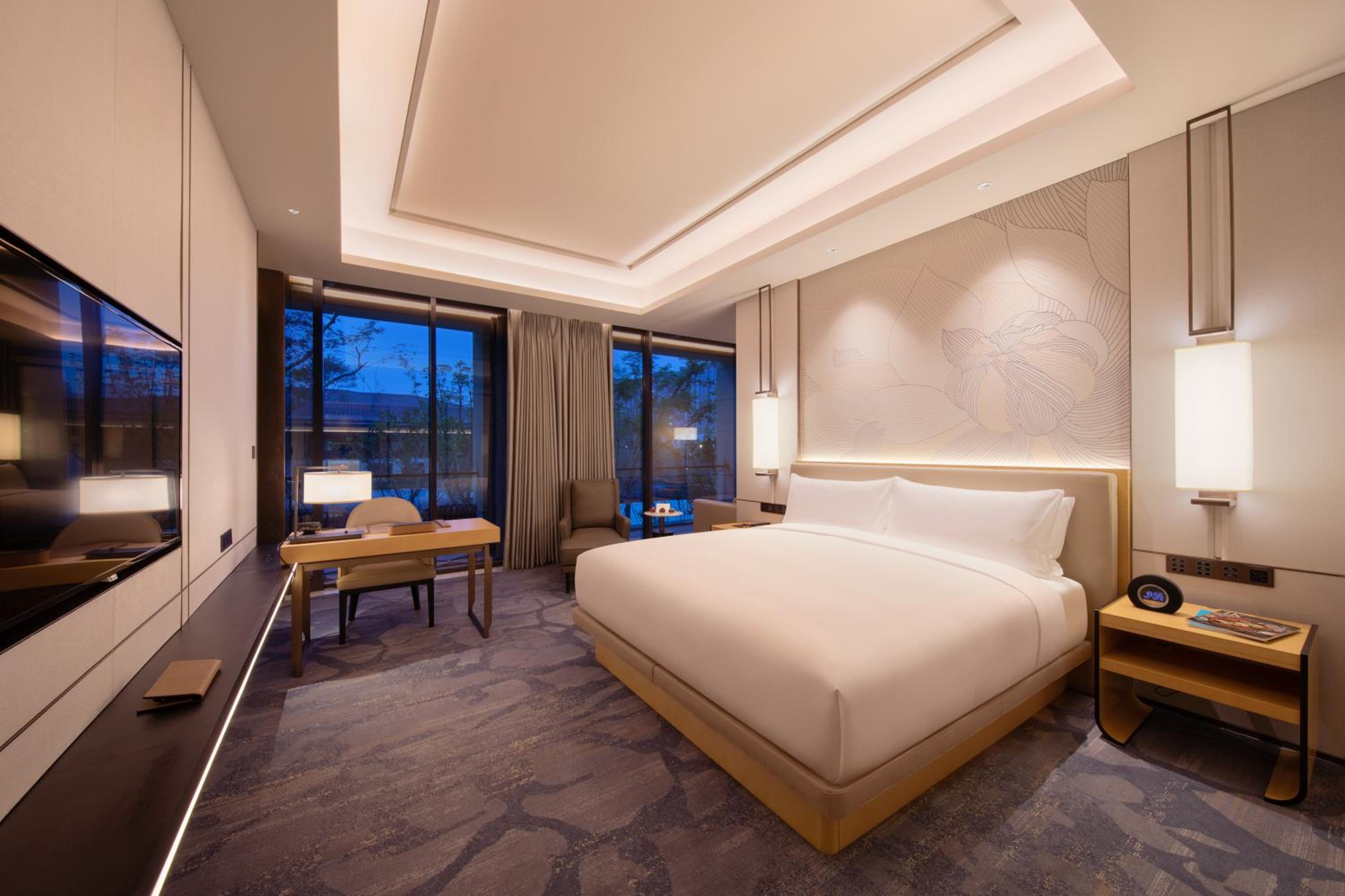 Grand Premium Room with Balcony - Photo 1