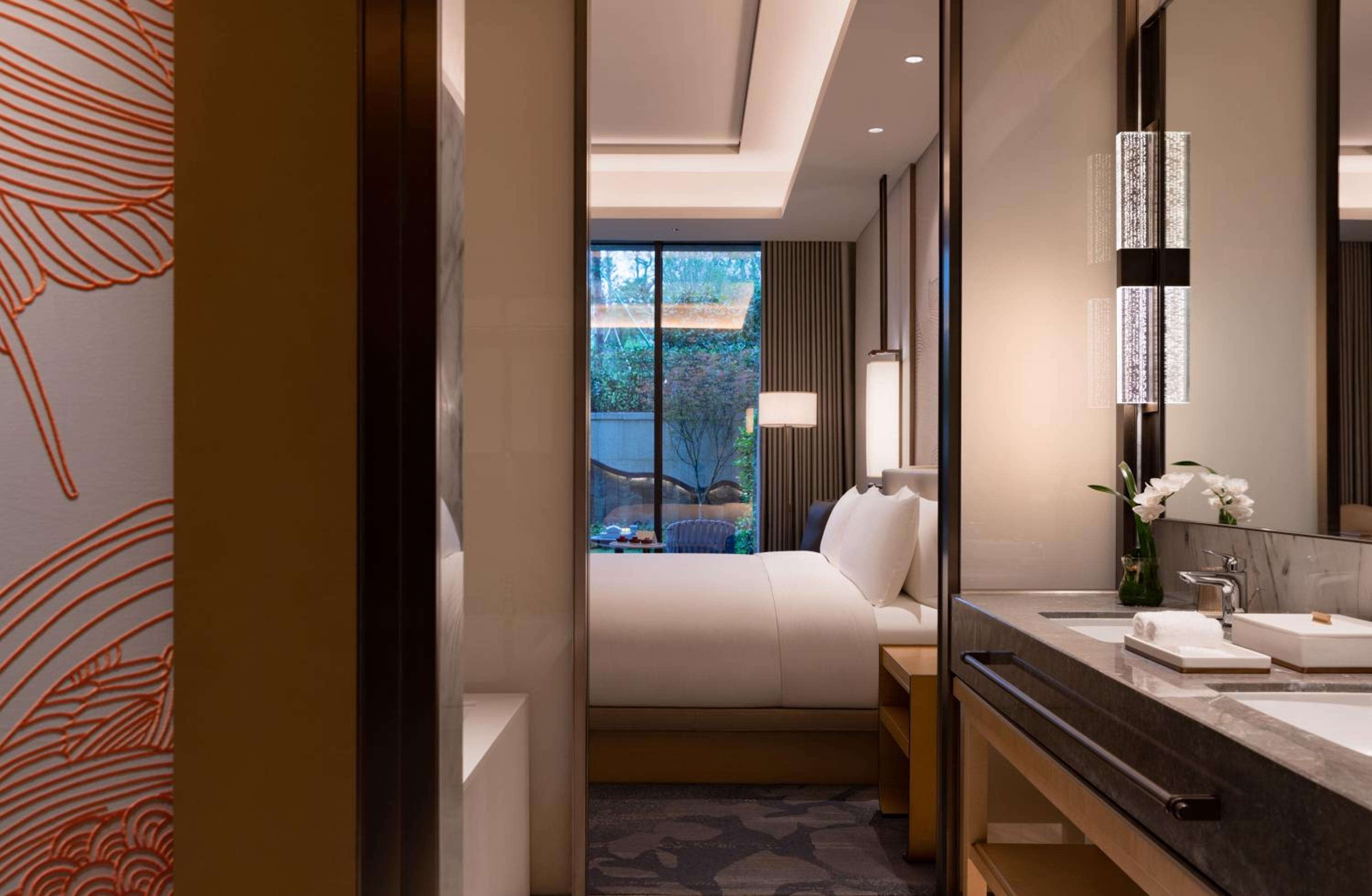 Premium Room with Garden - Photo 8