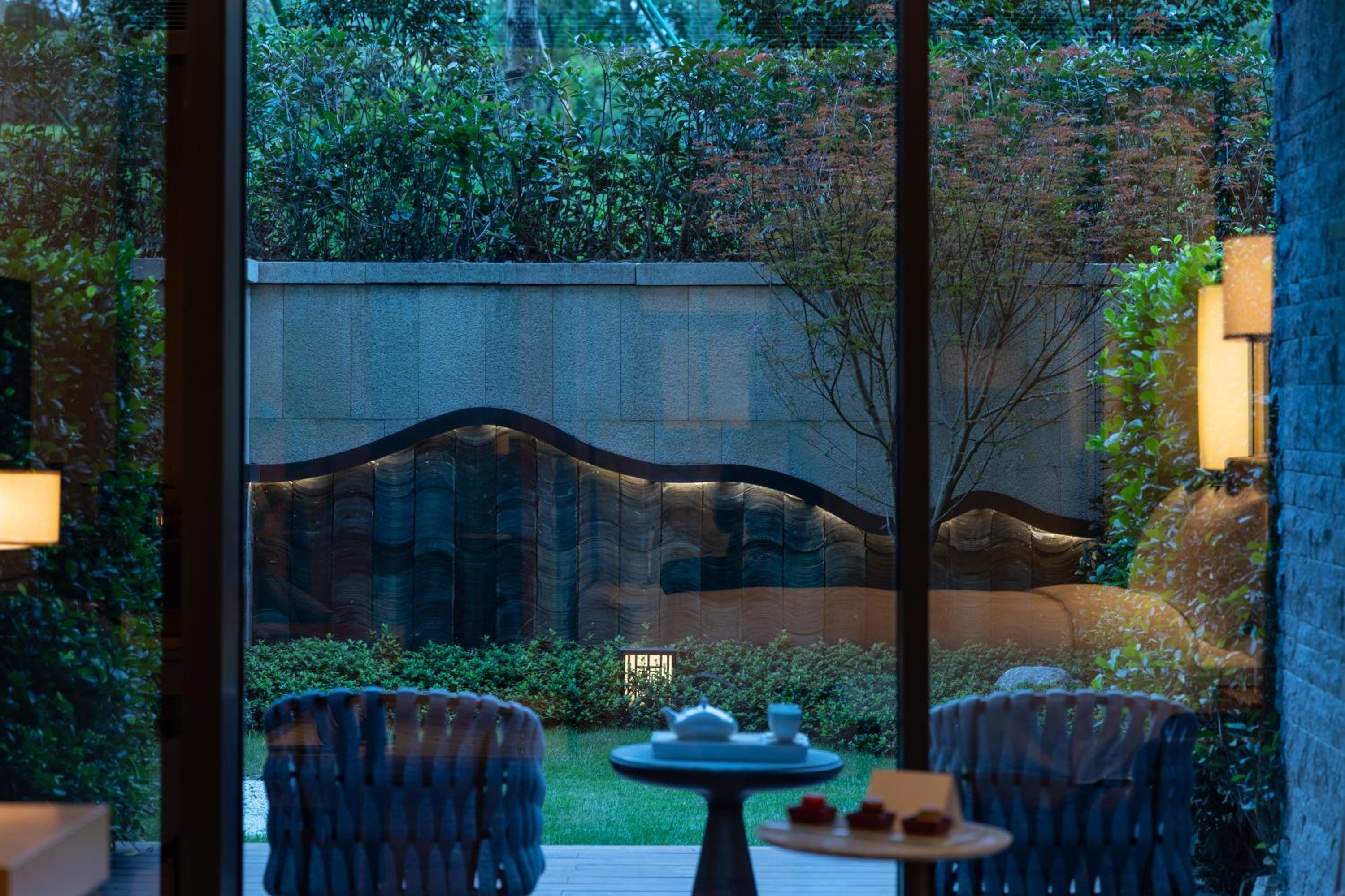 Premium Room with Garden - Photo 9