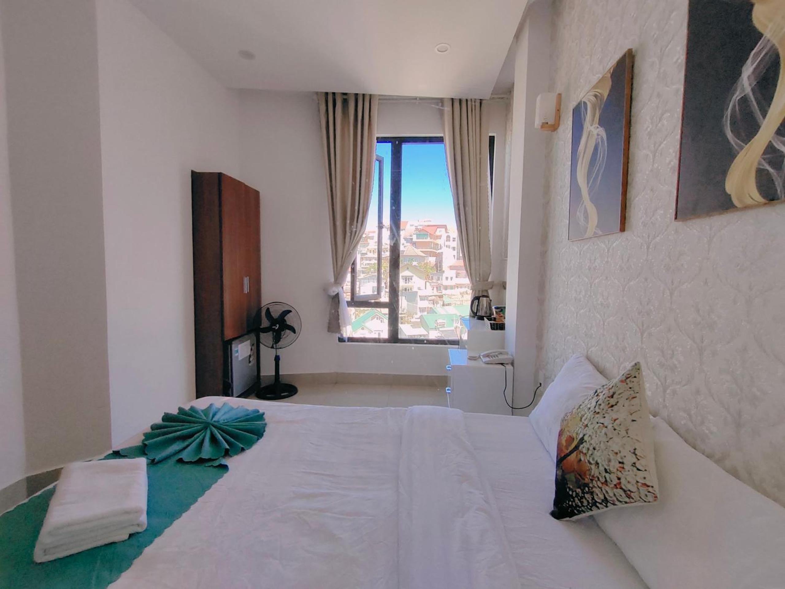 Deluxe Double Room - Photo 10