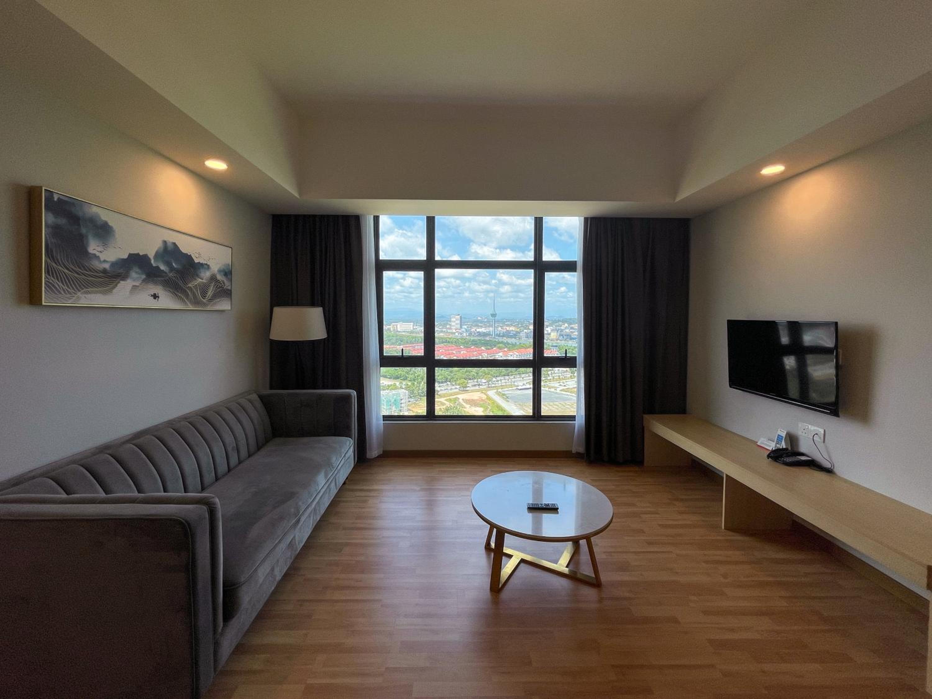 Family Room City View - Photo 3