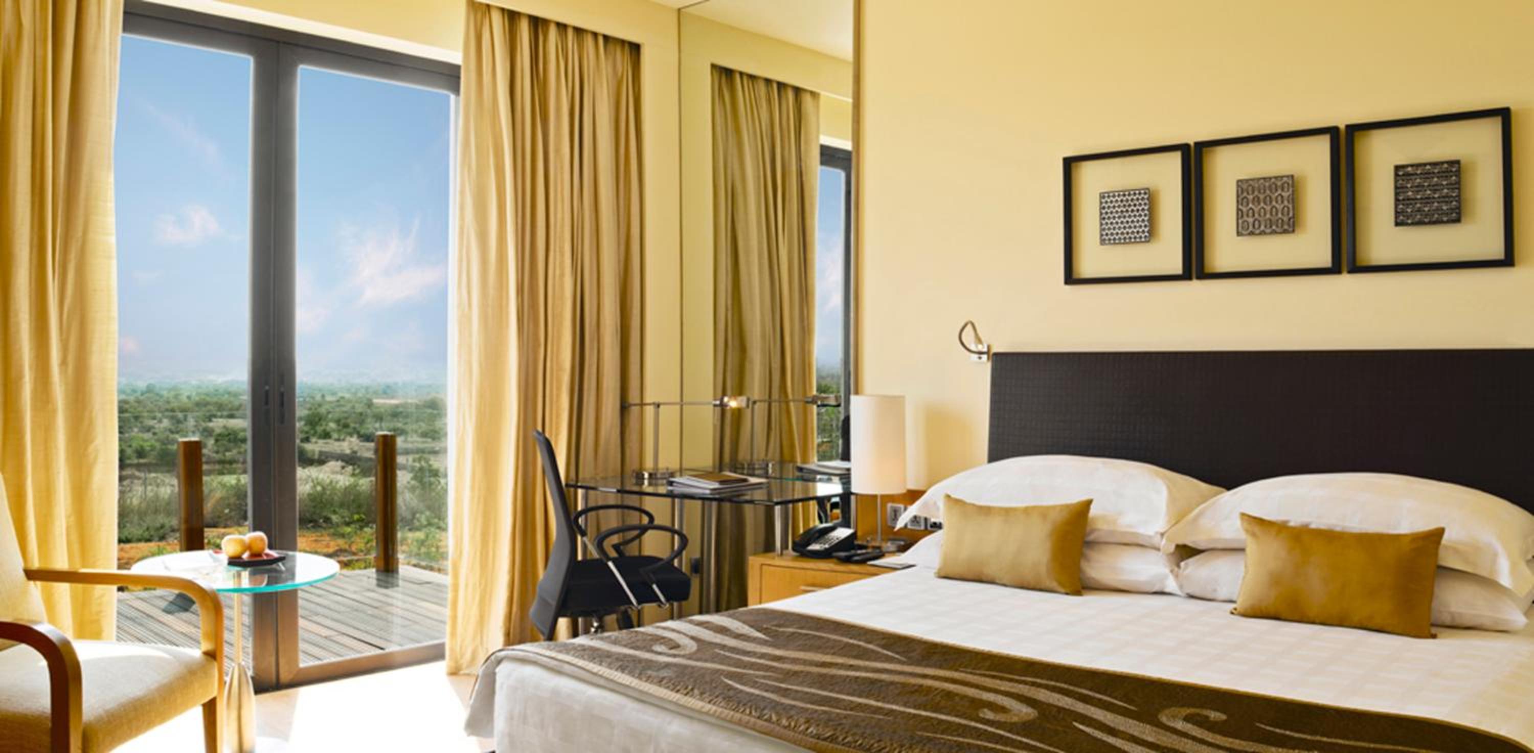 Deluxe Room with Balcony - Photo 2