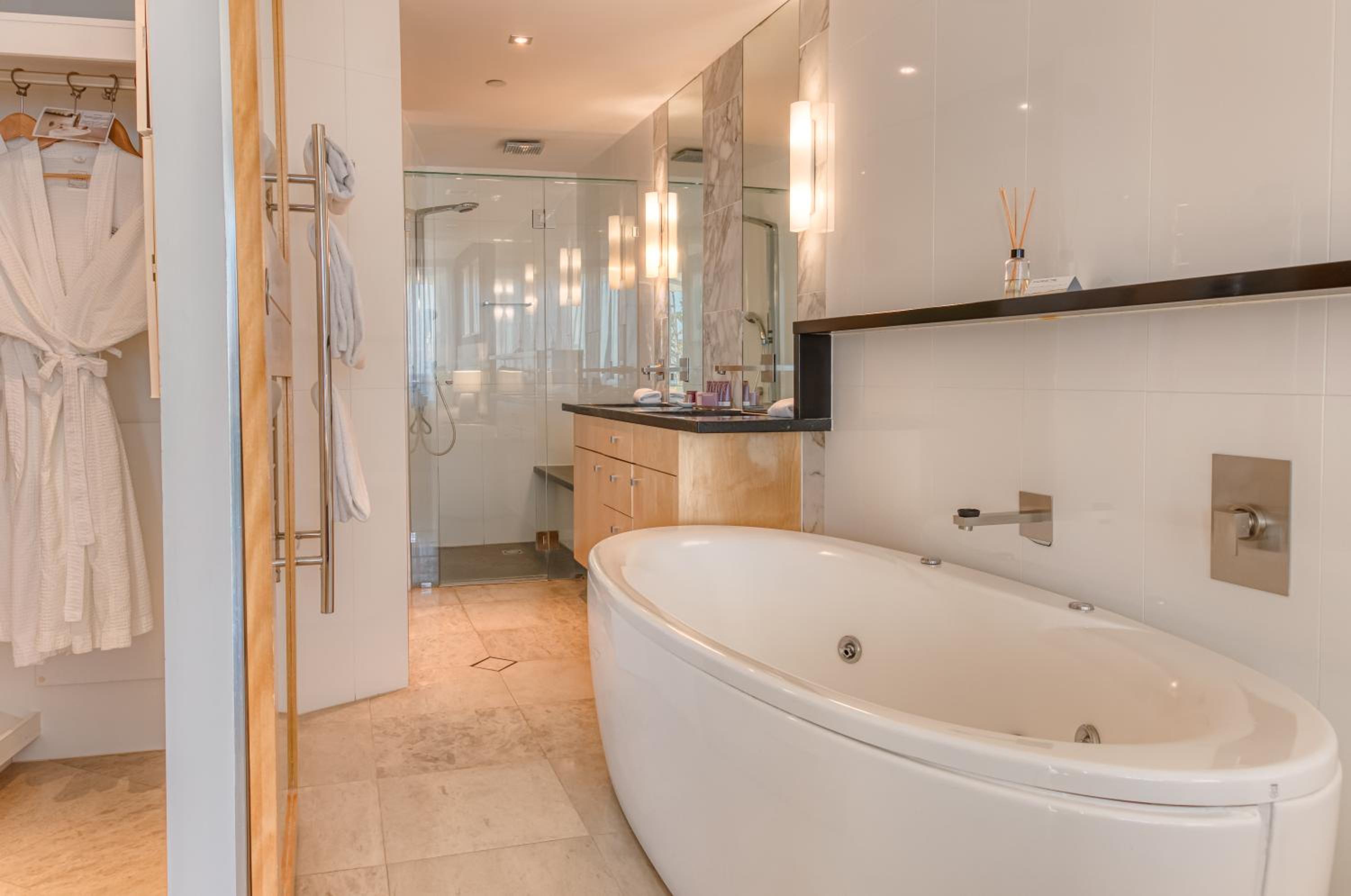 Two-Bedroom Suite with Ocean View - Photo 19