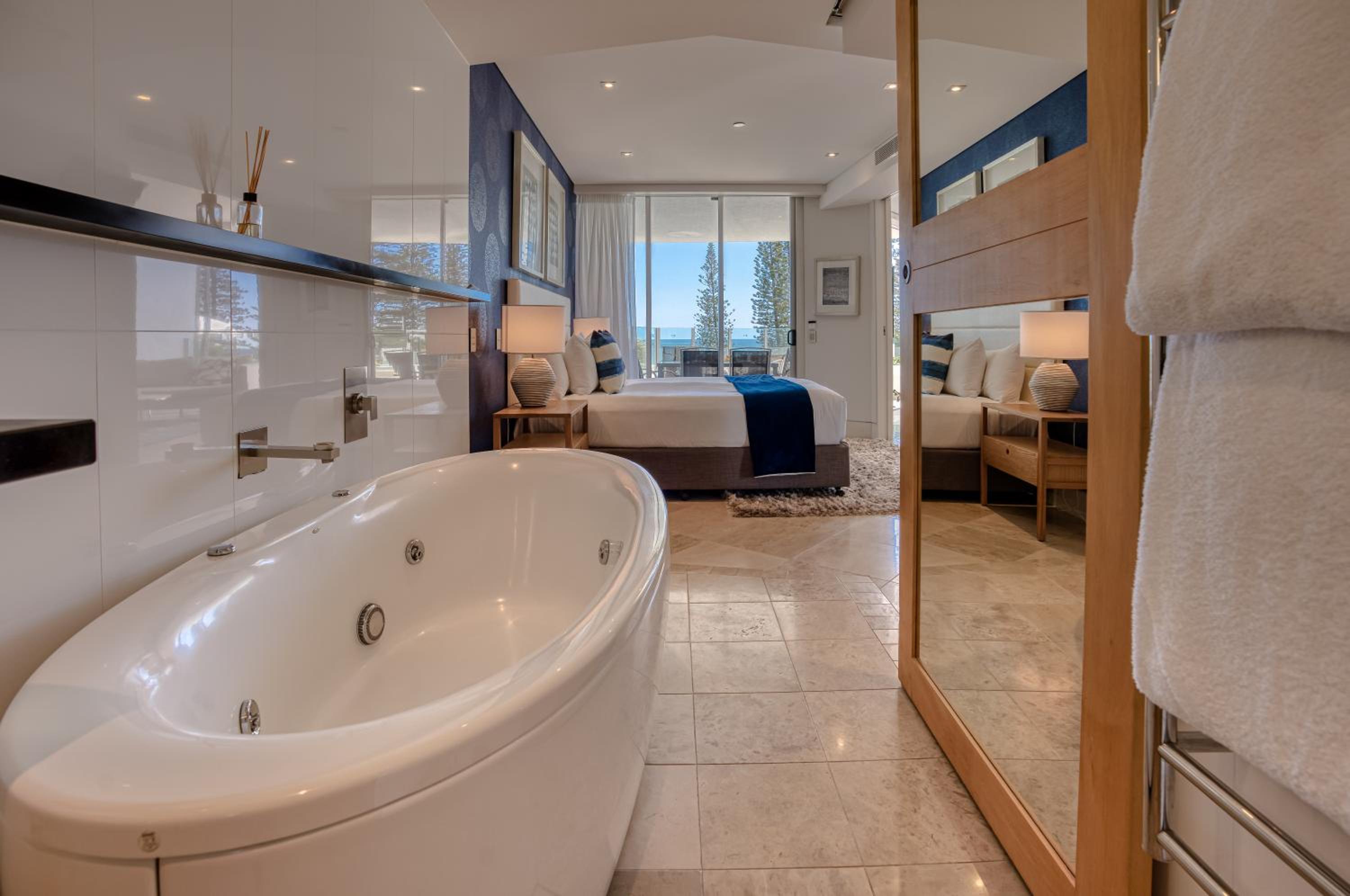 Two-Bedroom Suite with Ocean View - Photo 18