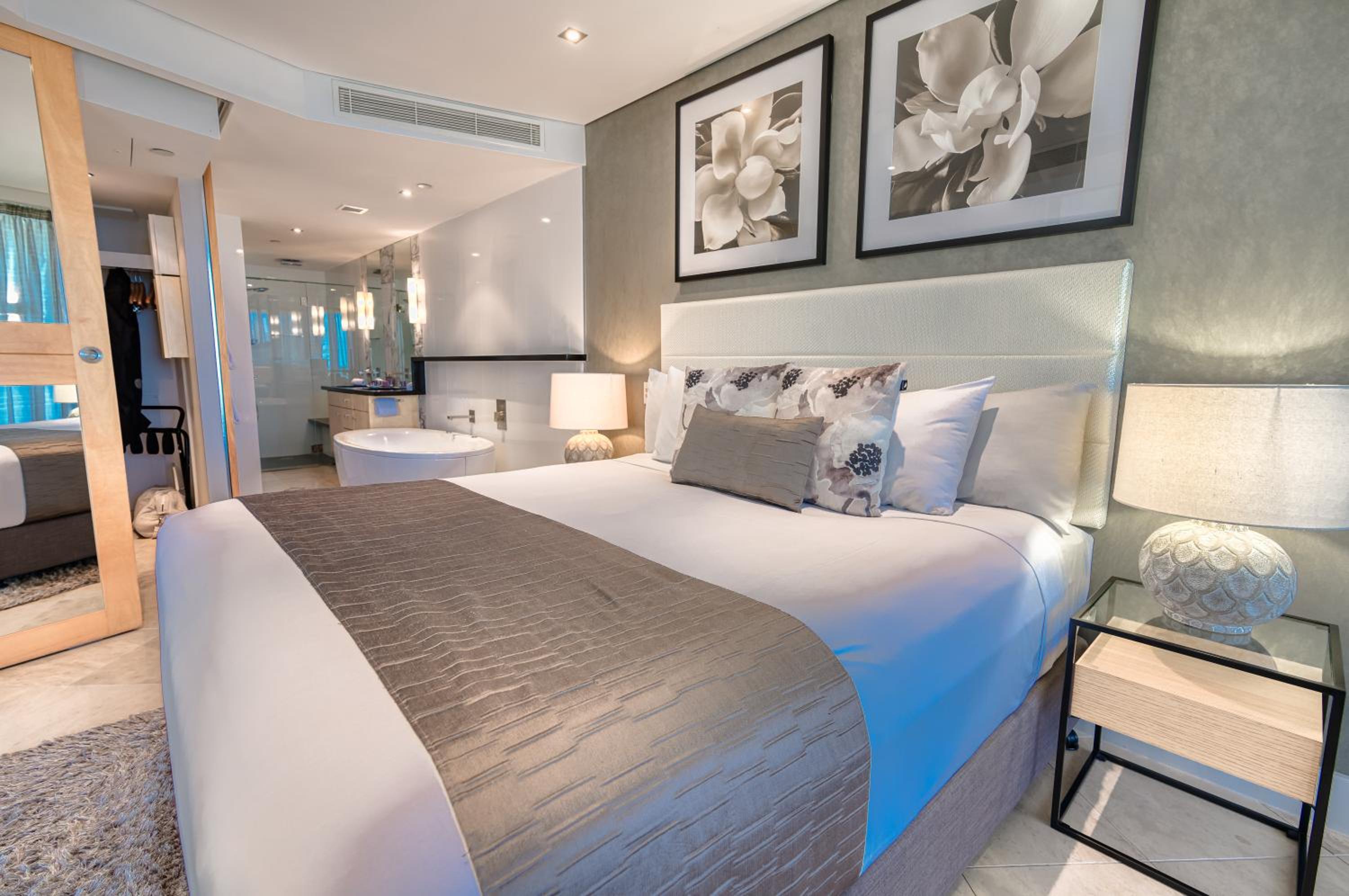 Two-Bedroom Suite with Ocean View - Photo 11