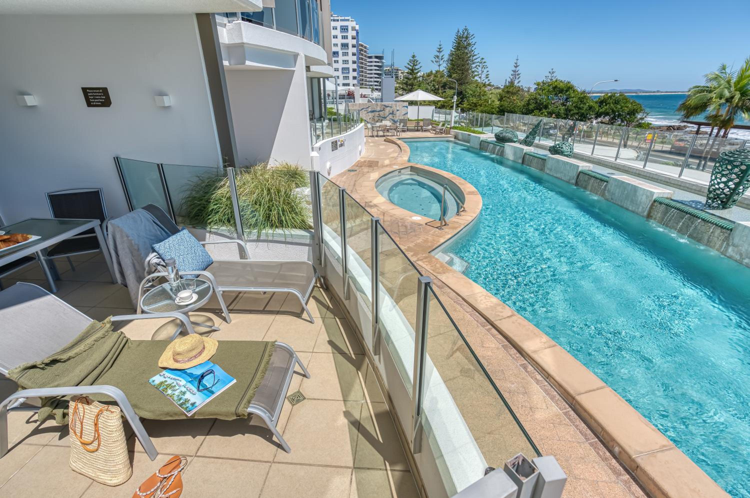 Two-Bedroom Suite with Ocean View - Photo 4