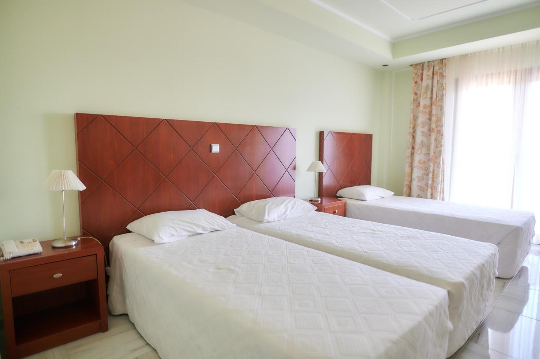 Executive Triple Room with Side Sea View