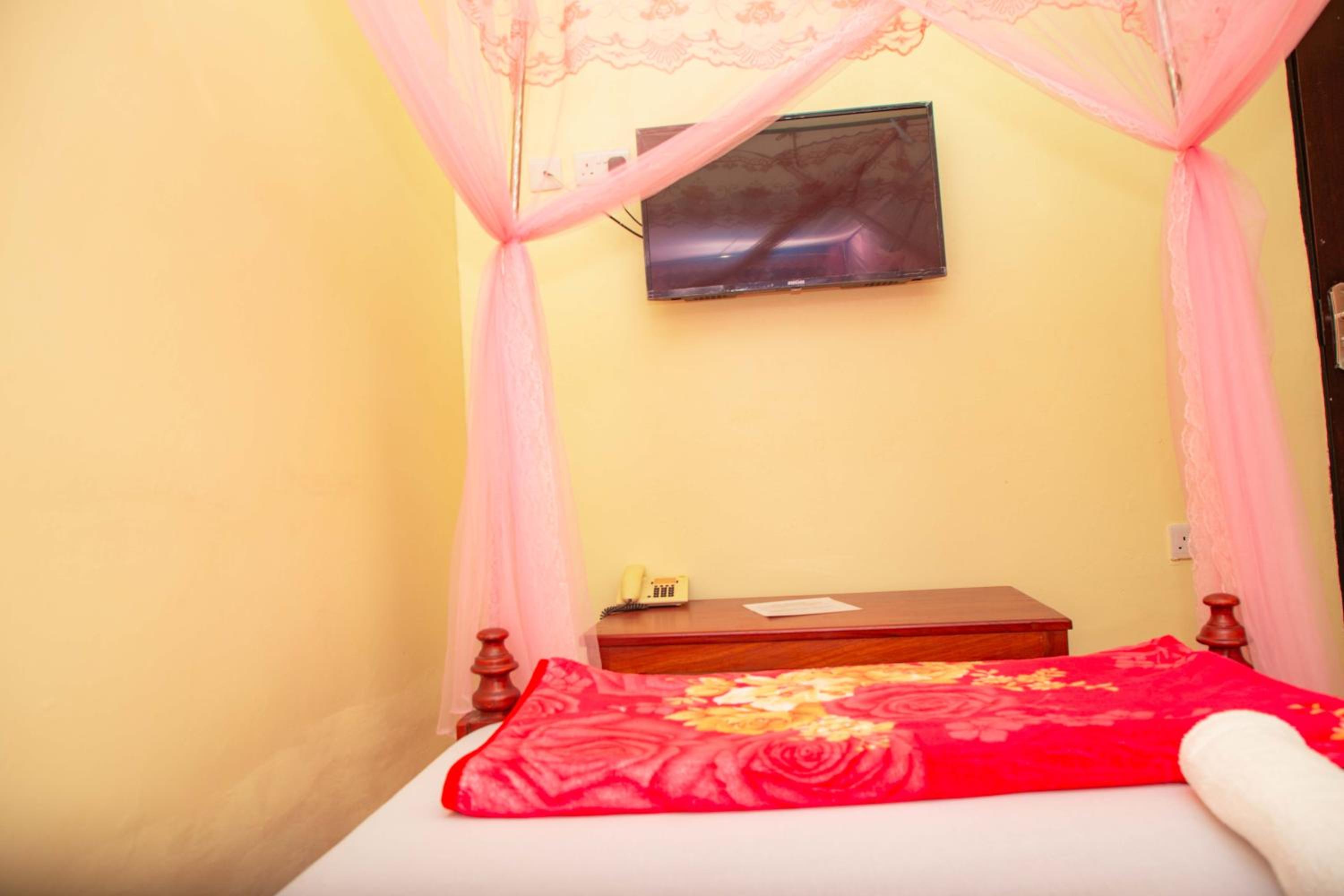 Small Single Room photo 2