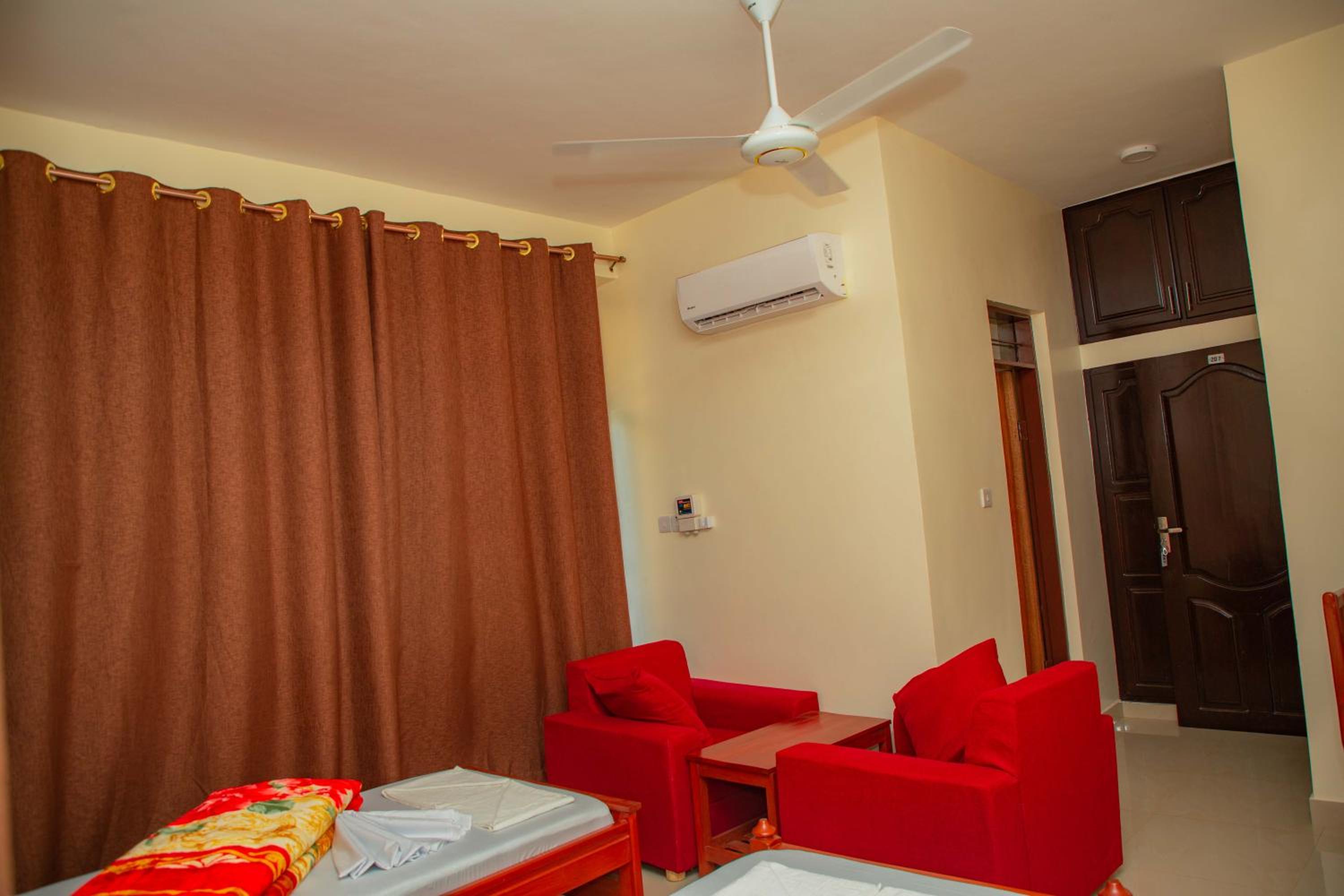 Triple Room - Photo 13