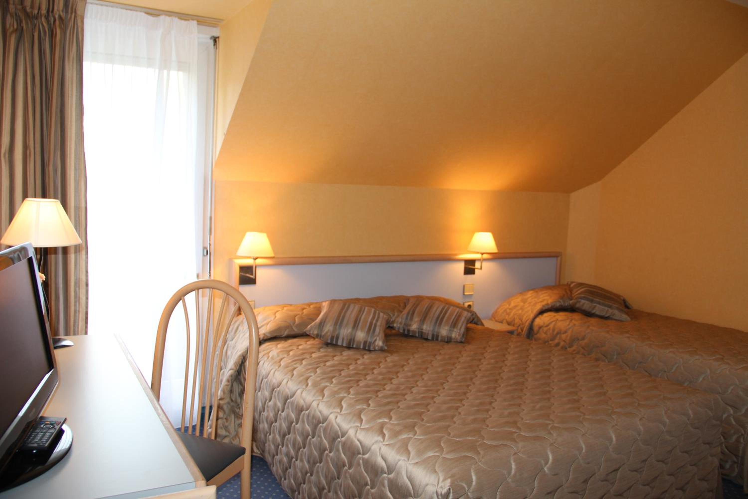 Triple Room with Courtyard View - Photo 1