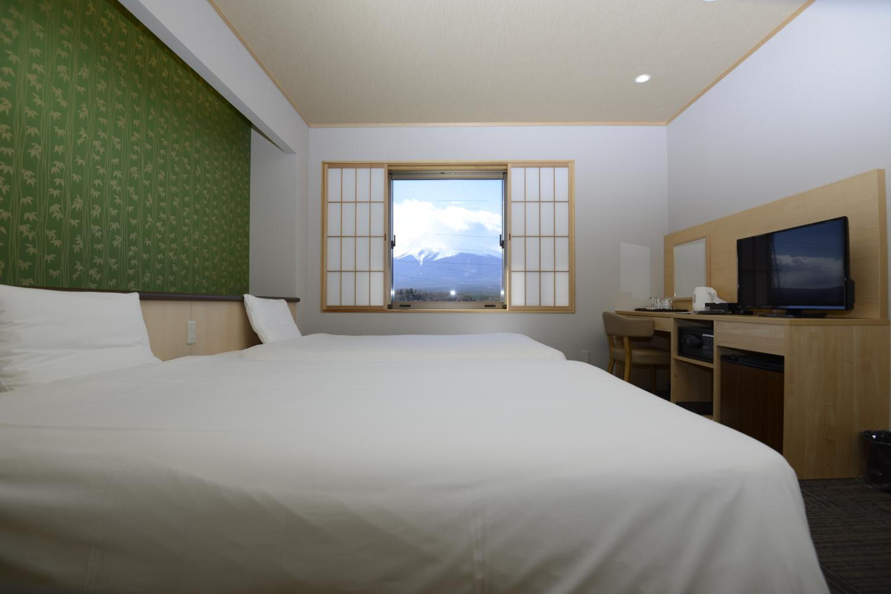 Room with Tatami Area and Mt.Fuji View - Photo 2