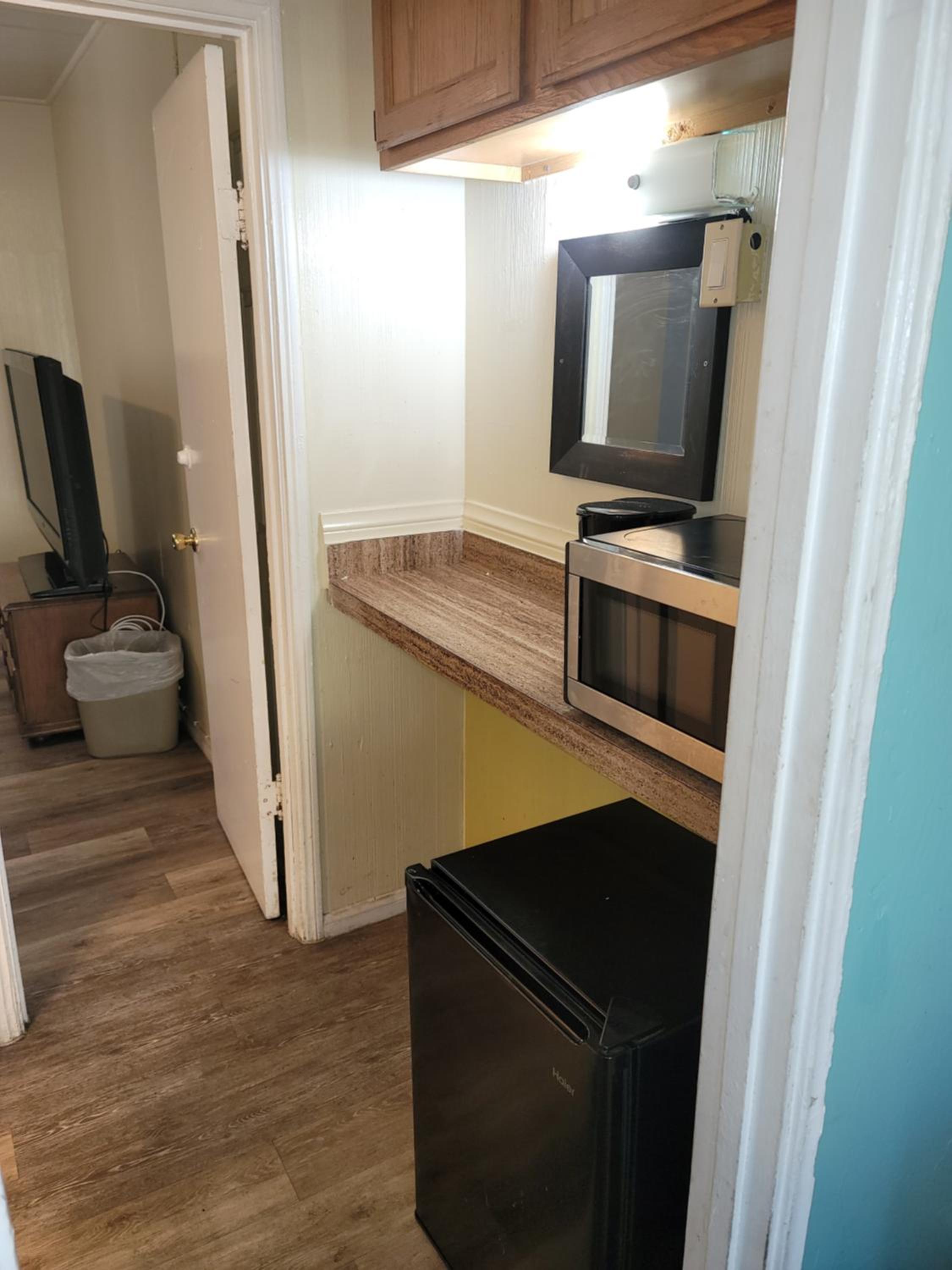 Two-Bedroom Apartment with Kitchenette photo 3