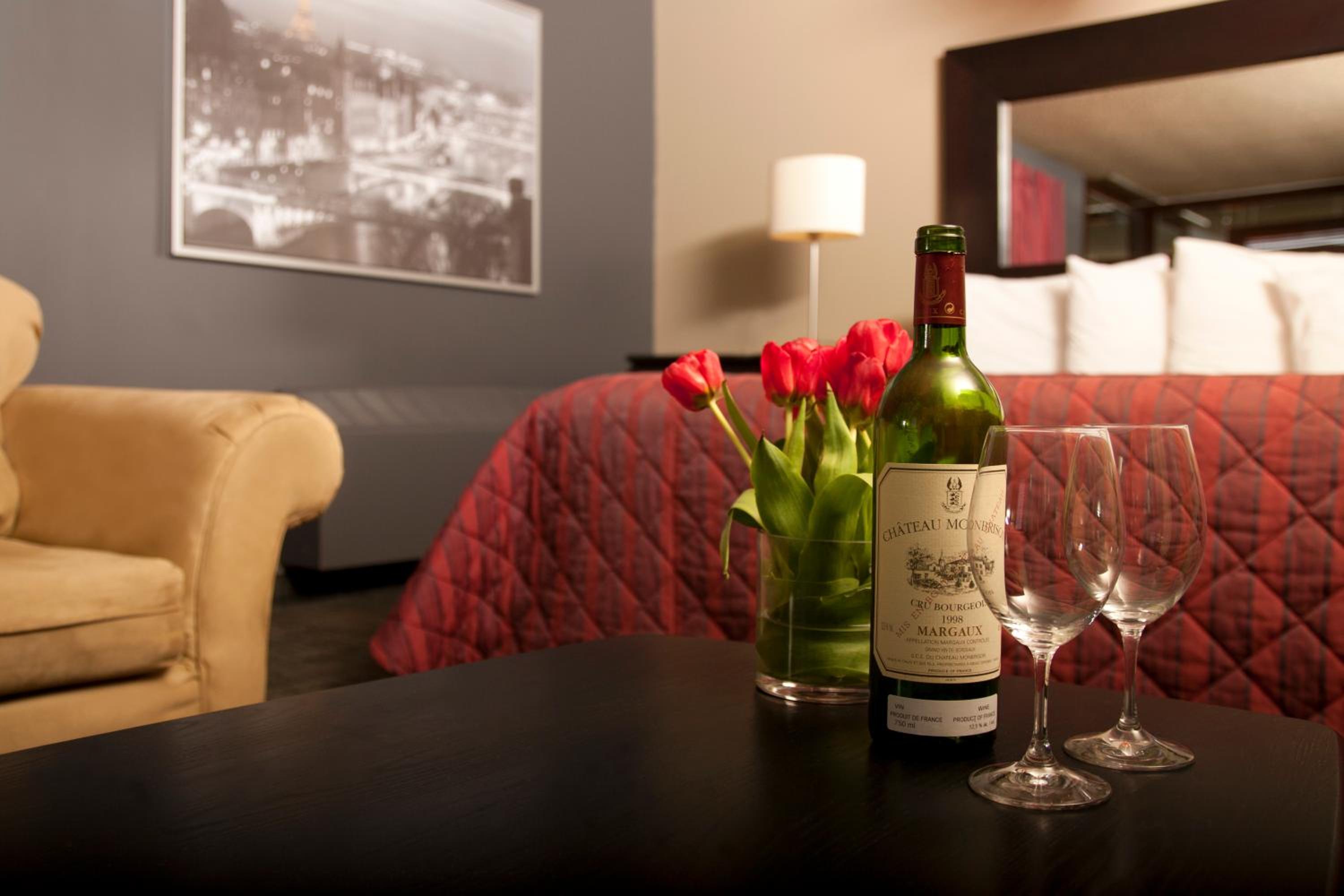 Executive Suite - Photo 10