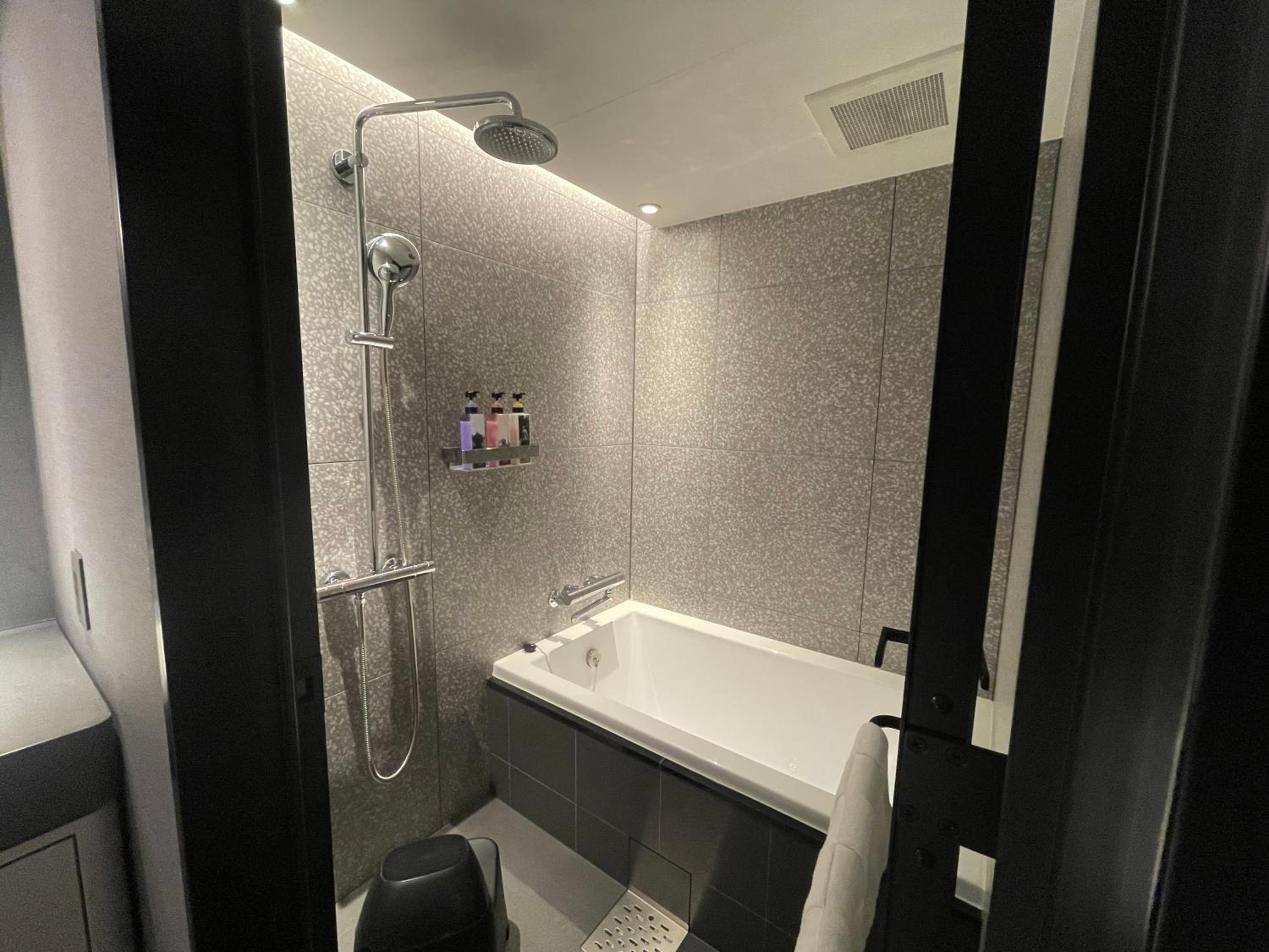 Privilege Twin Room with Bath Tub - Photo 2