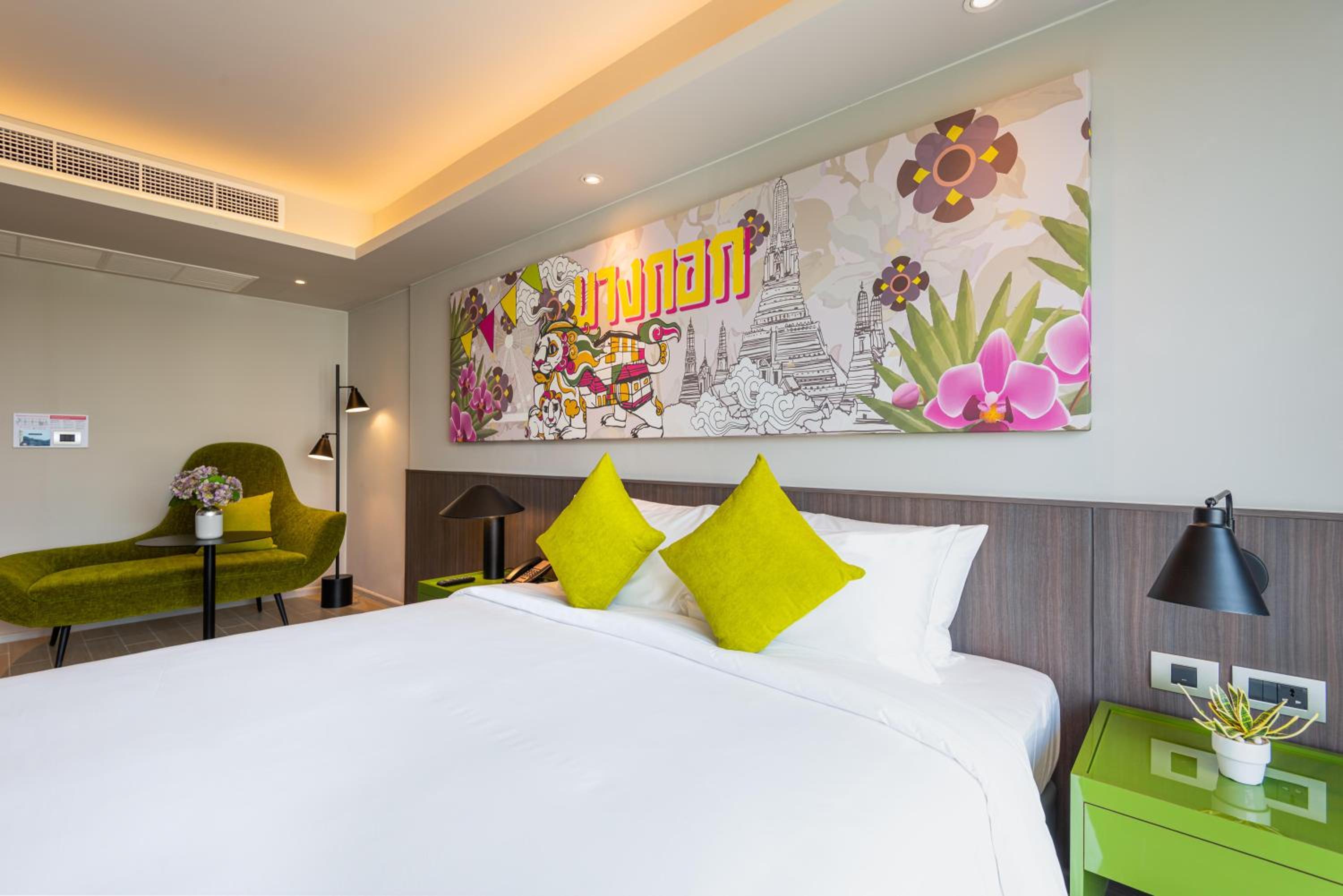 Deluxe City View King Room photo 3