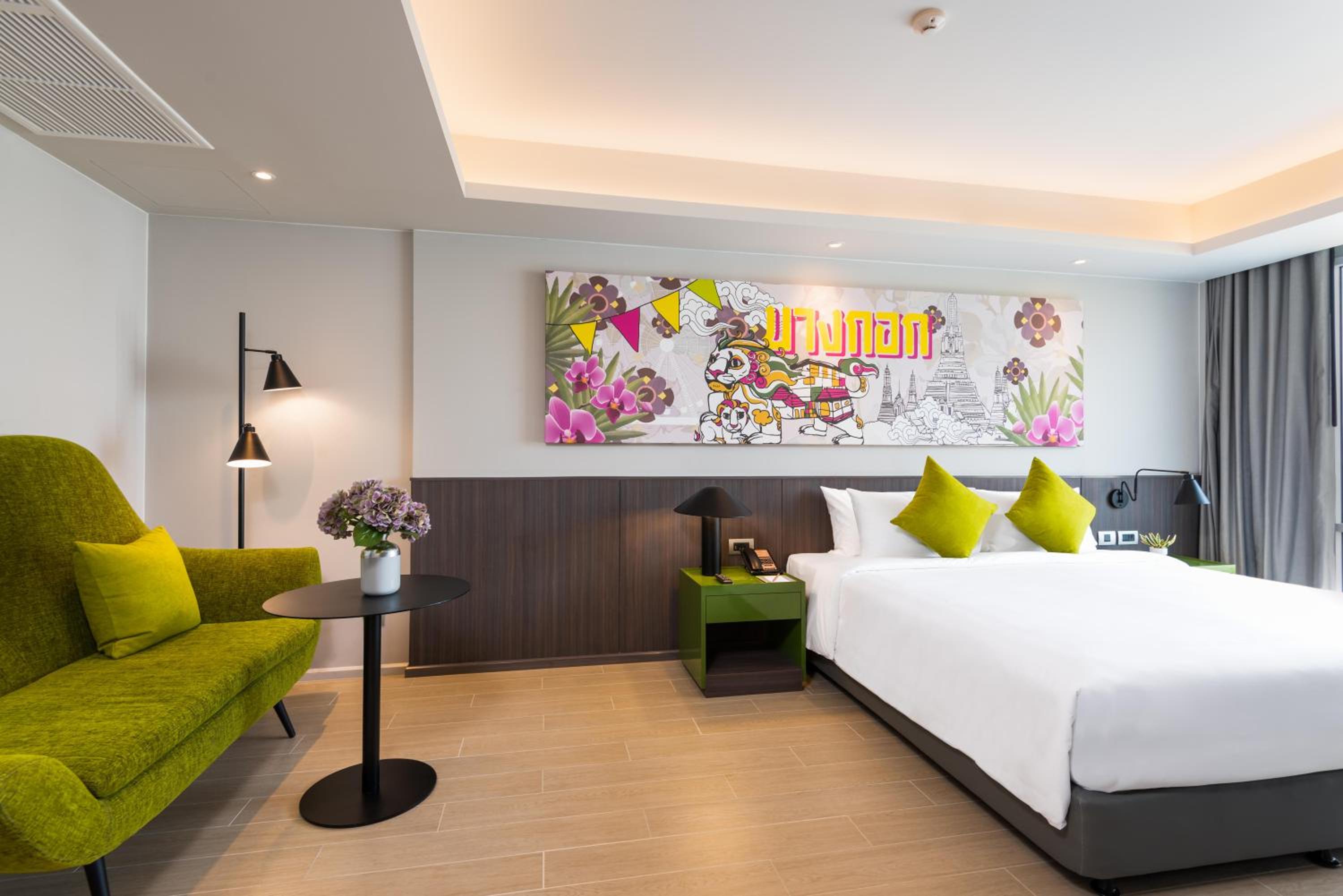 Deluxe City View King Room photo 2