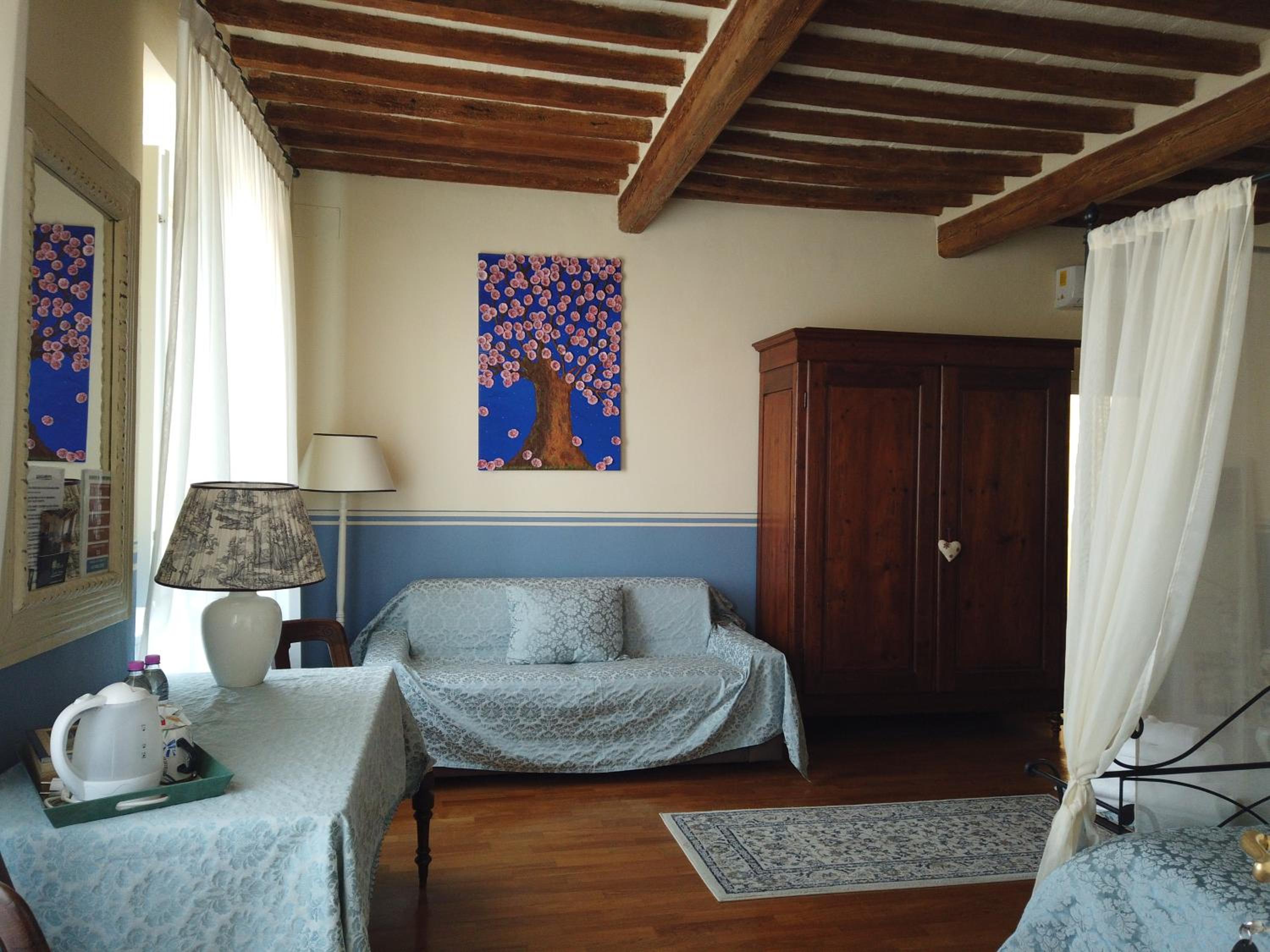 Deluxe Double Room with Bath - Photo 3