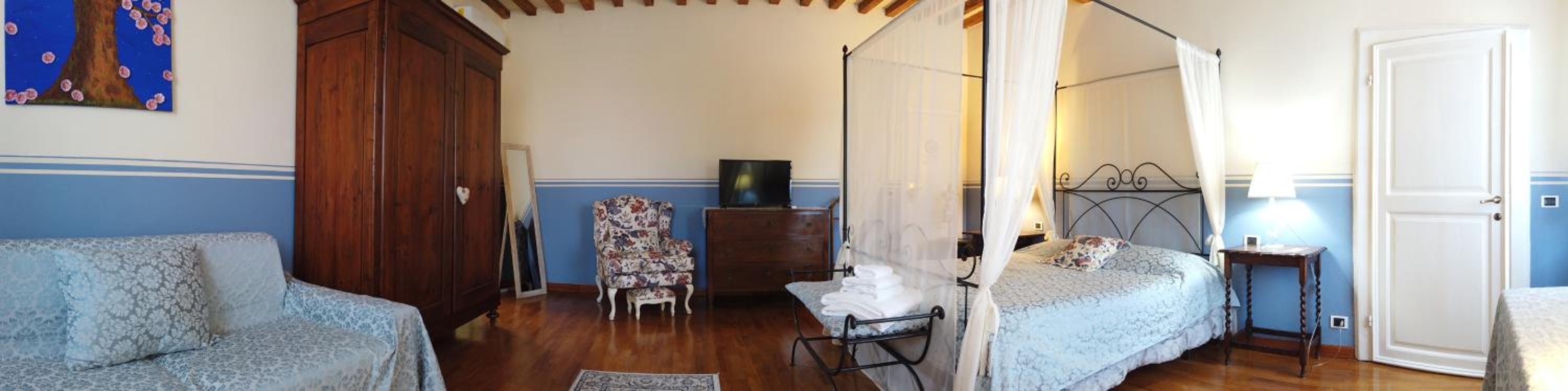Deluxe Double Room with Bath - Photo 10