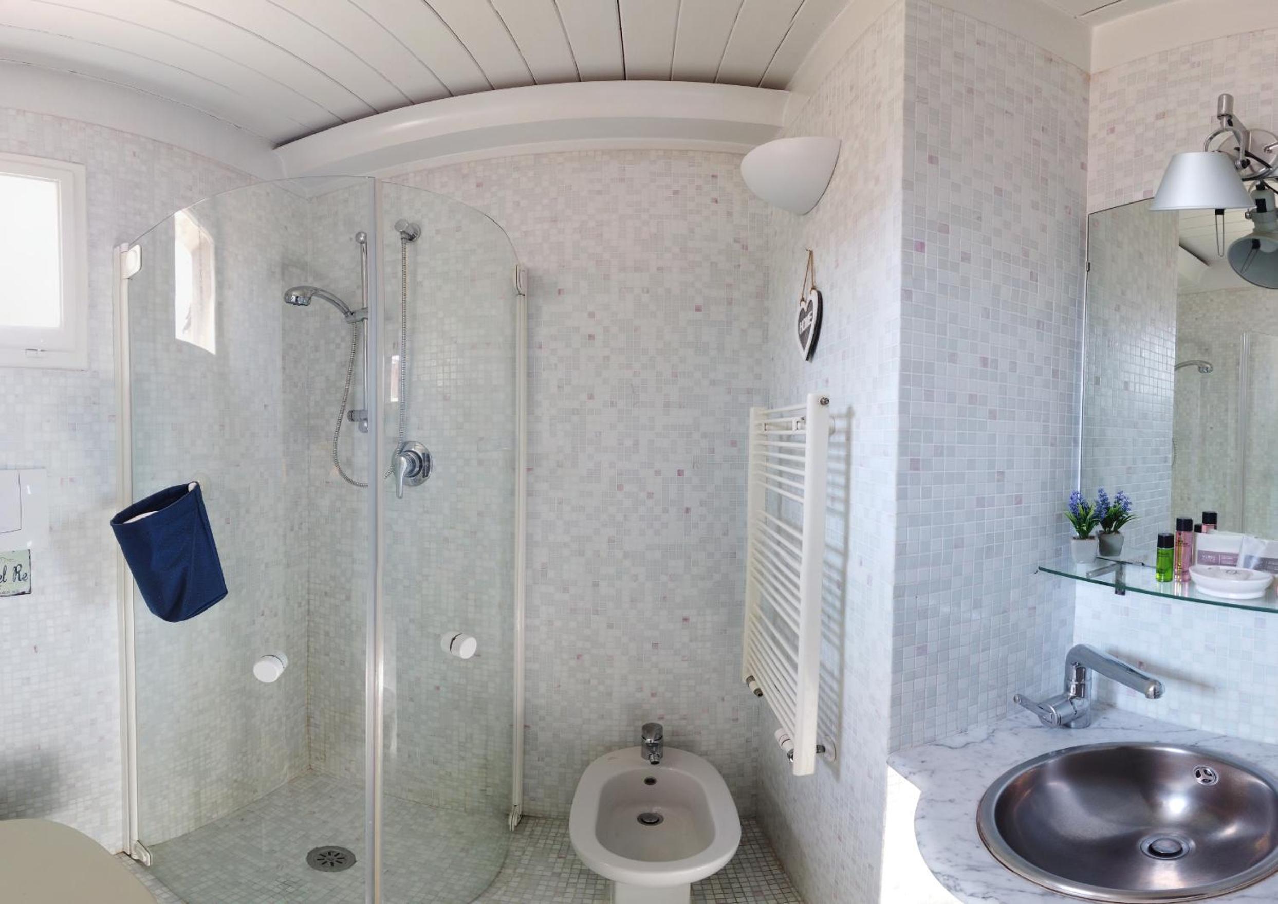 Small Double Room - Photo 5