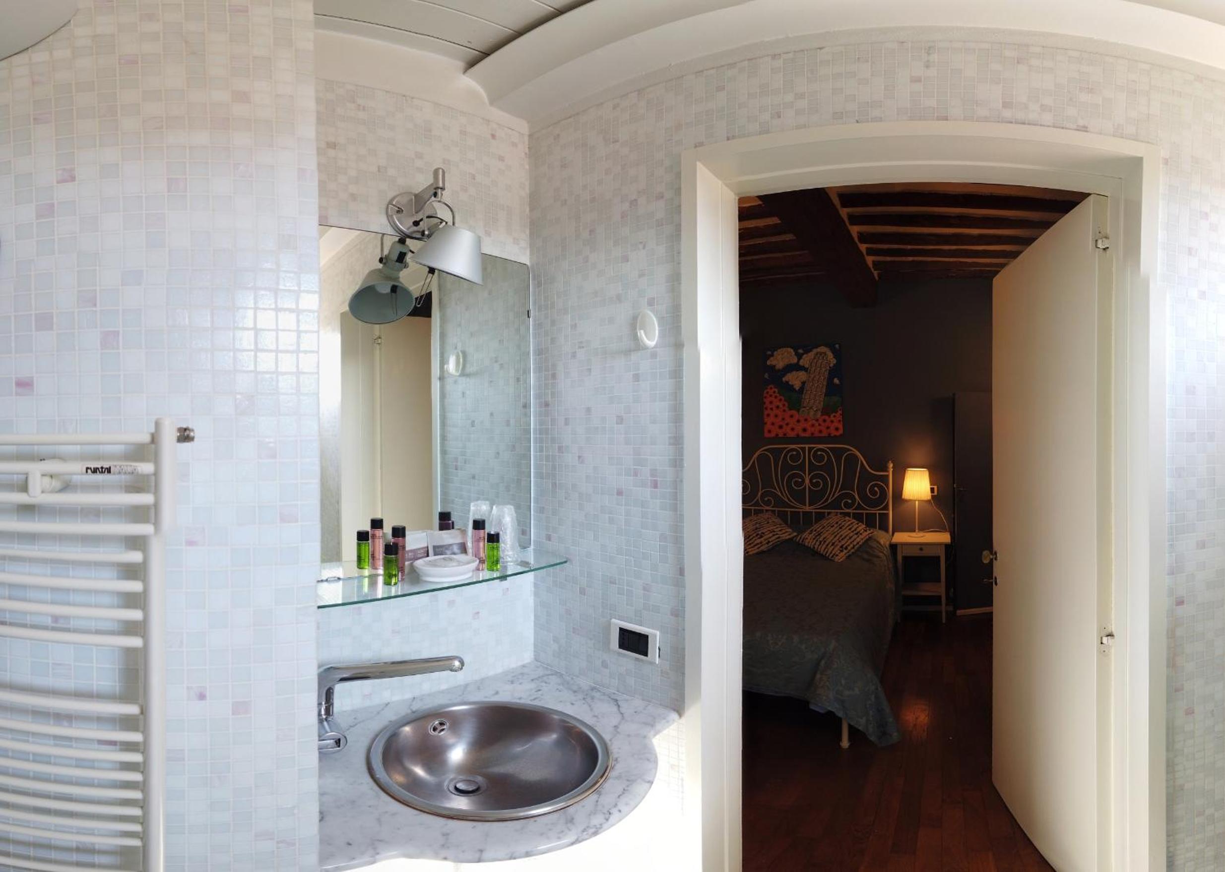 Small Double Room - Photo 4
