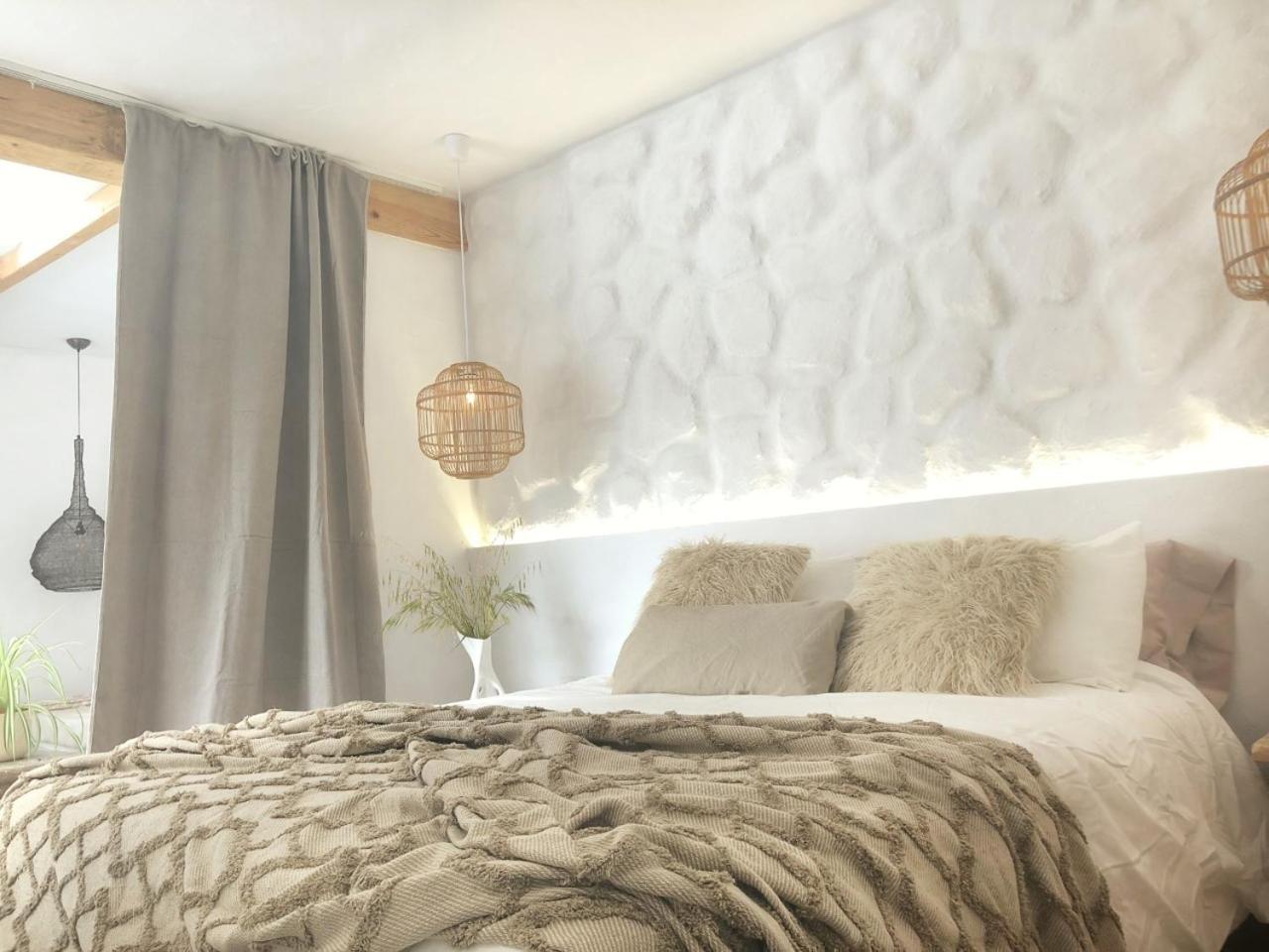 One-Bedroom Apartment - Photo 33