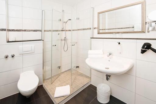Double or Twin Room with Air Conditioning - Photo 10