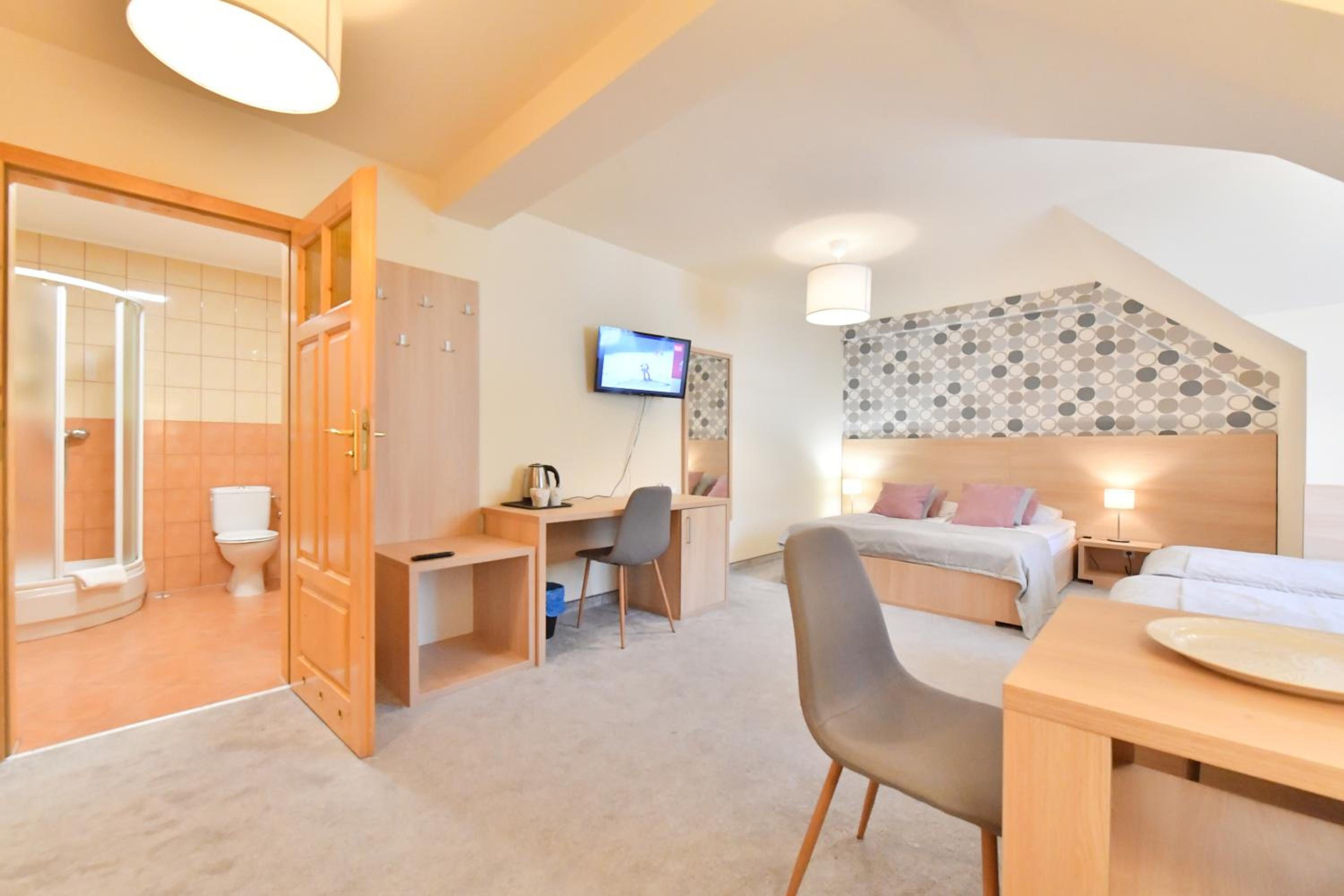 COMFORT ROOM - Photo 1