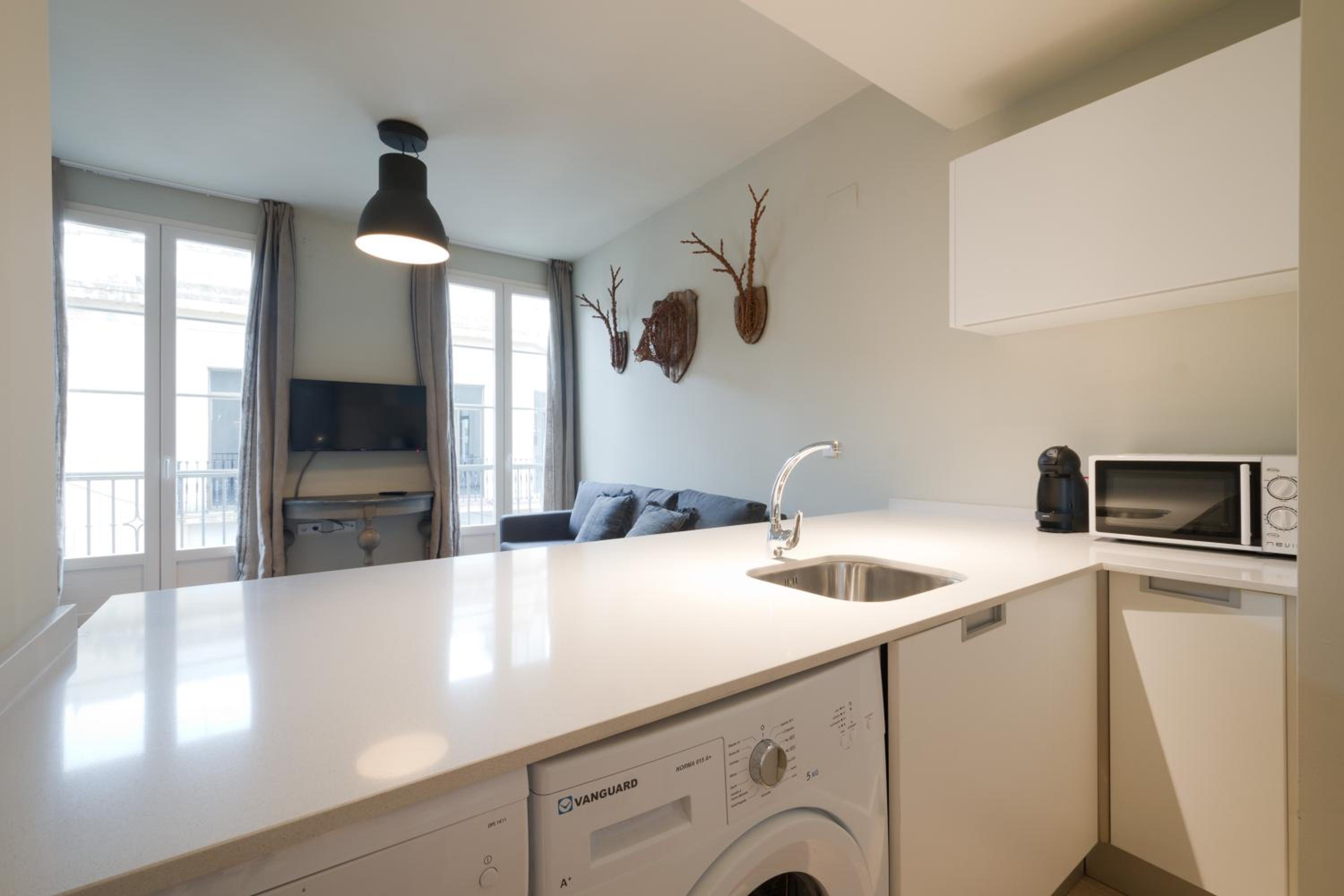 One-Bedroom Apartment Industrial - Photo 8