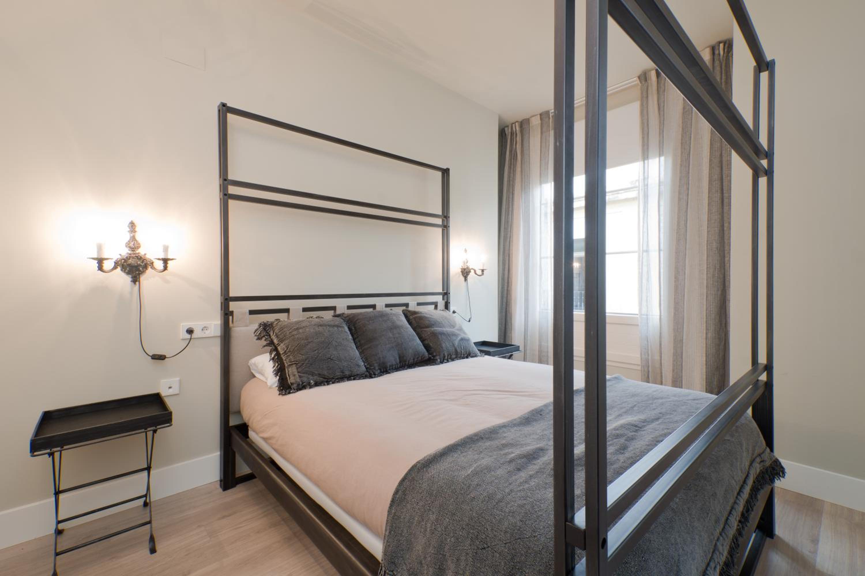 One-Bedroom Apartment Industrial - Photo 1