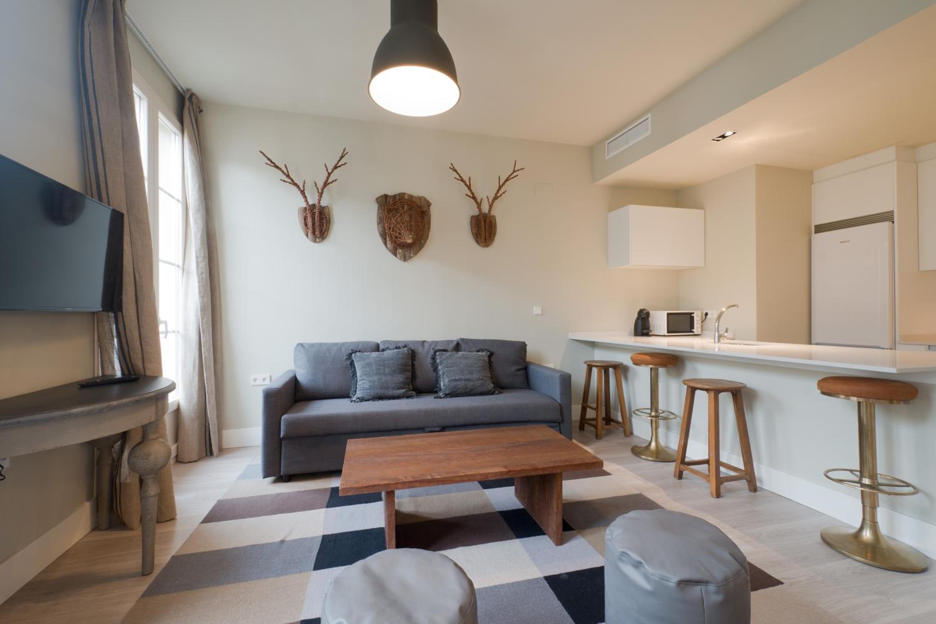 One-Bedroom Apartment Industrial - Photo 4