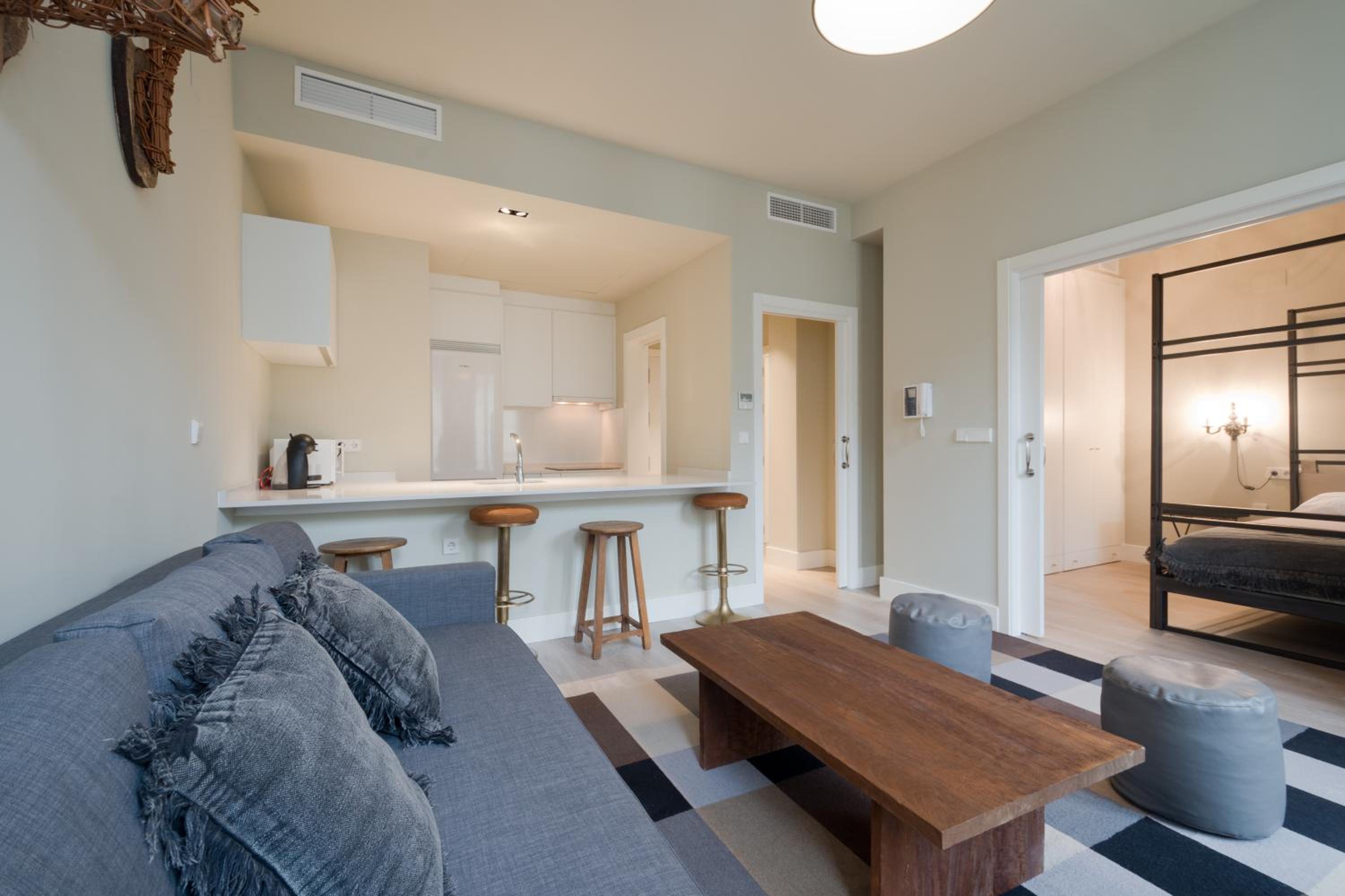 One-Bedroom Apartment Industrial - Photo 6