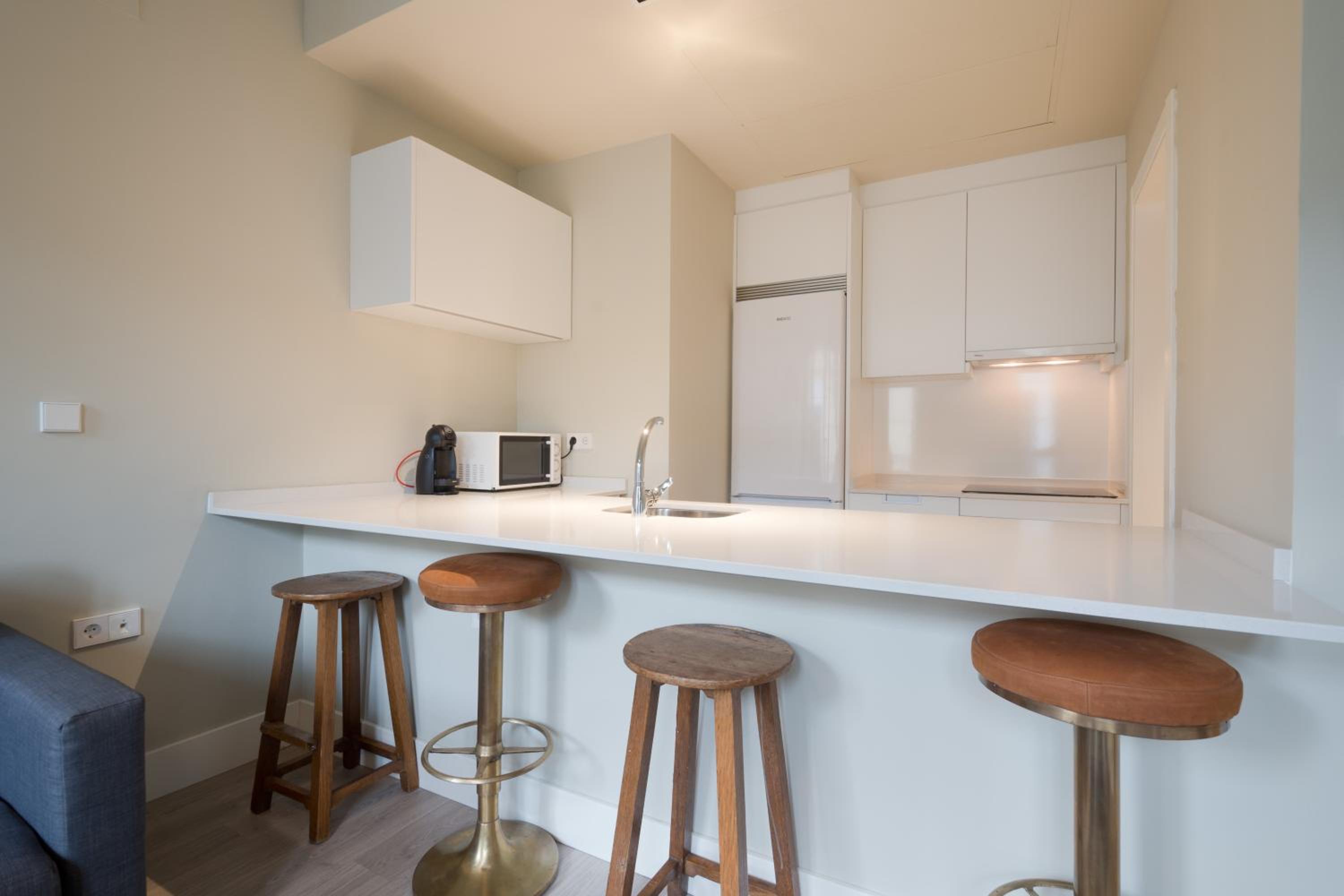 One-Bedroom Apartment Industrial - Photo 7