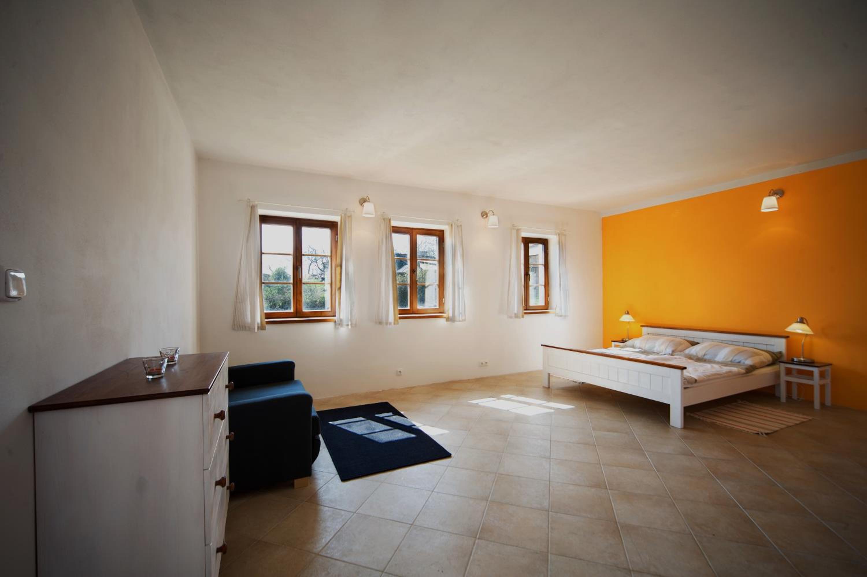 Family Room with Private Bathroom photo 3