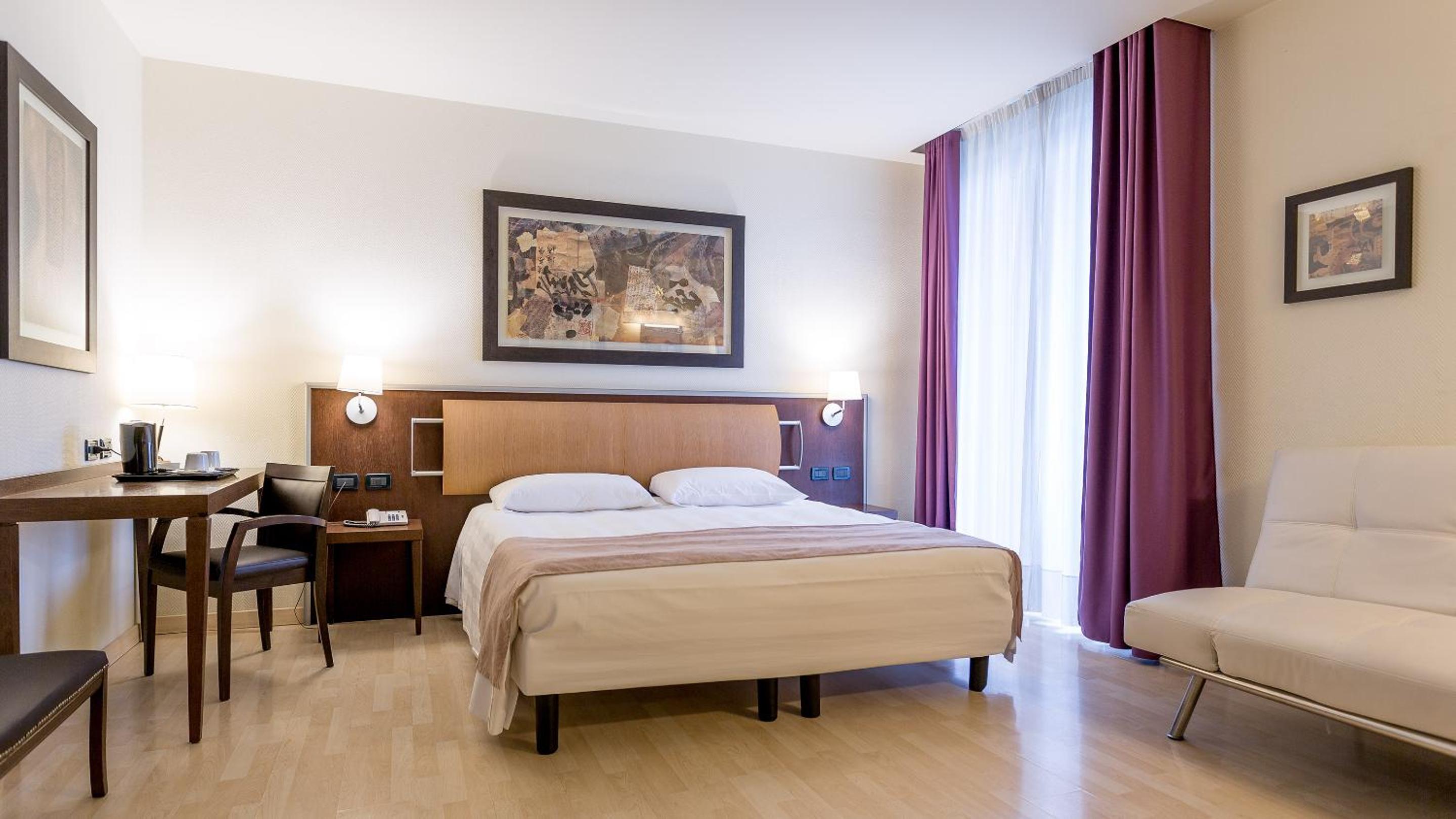 Large Double Room - Photo 1