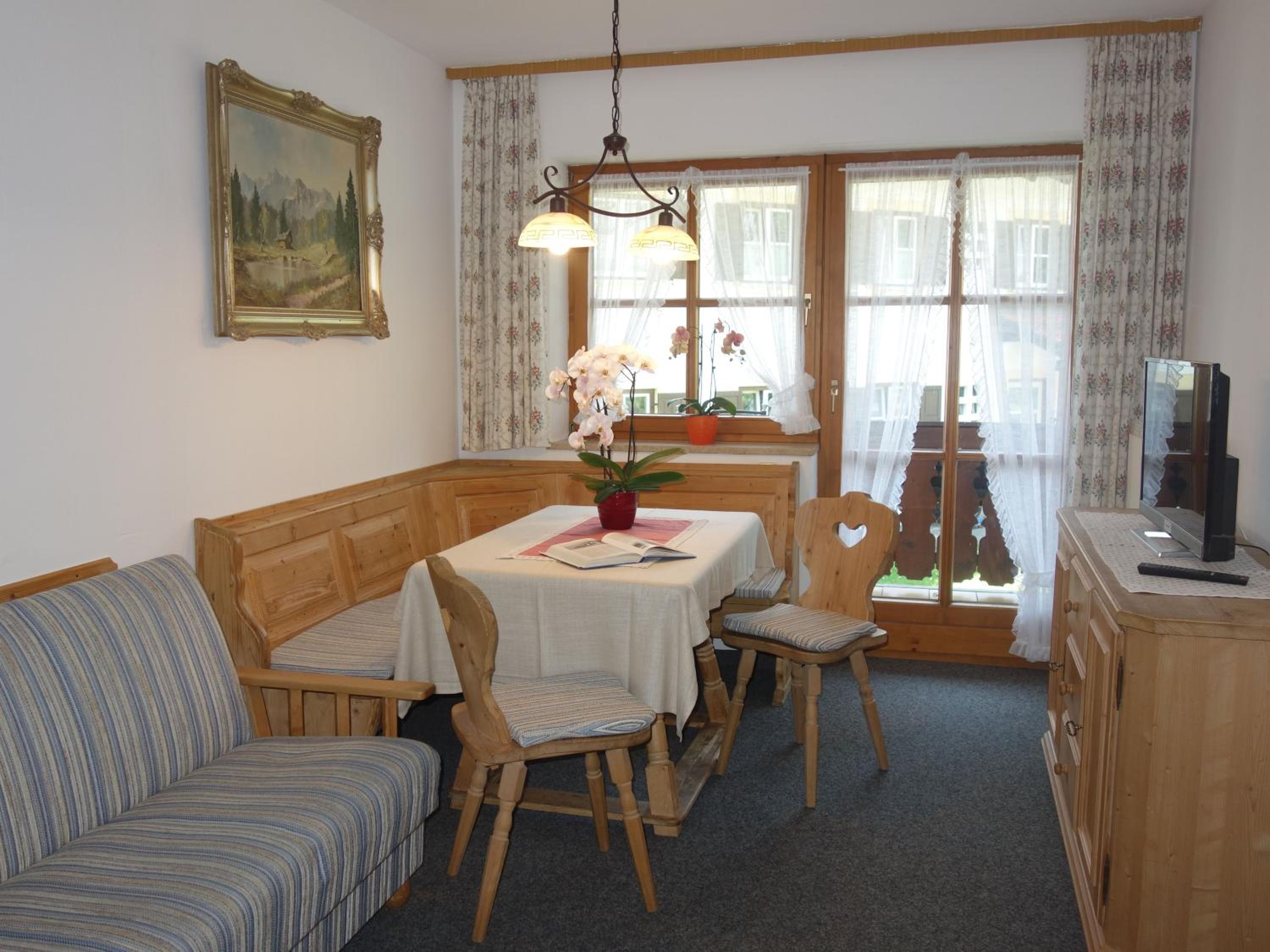 Apartment with Mountain View photo 2
