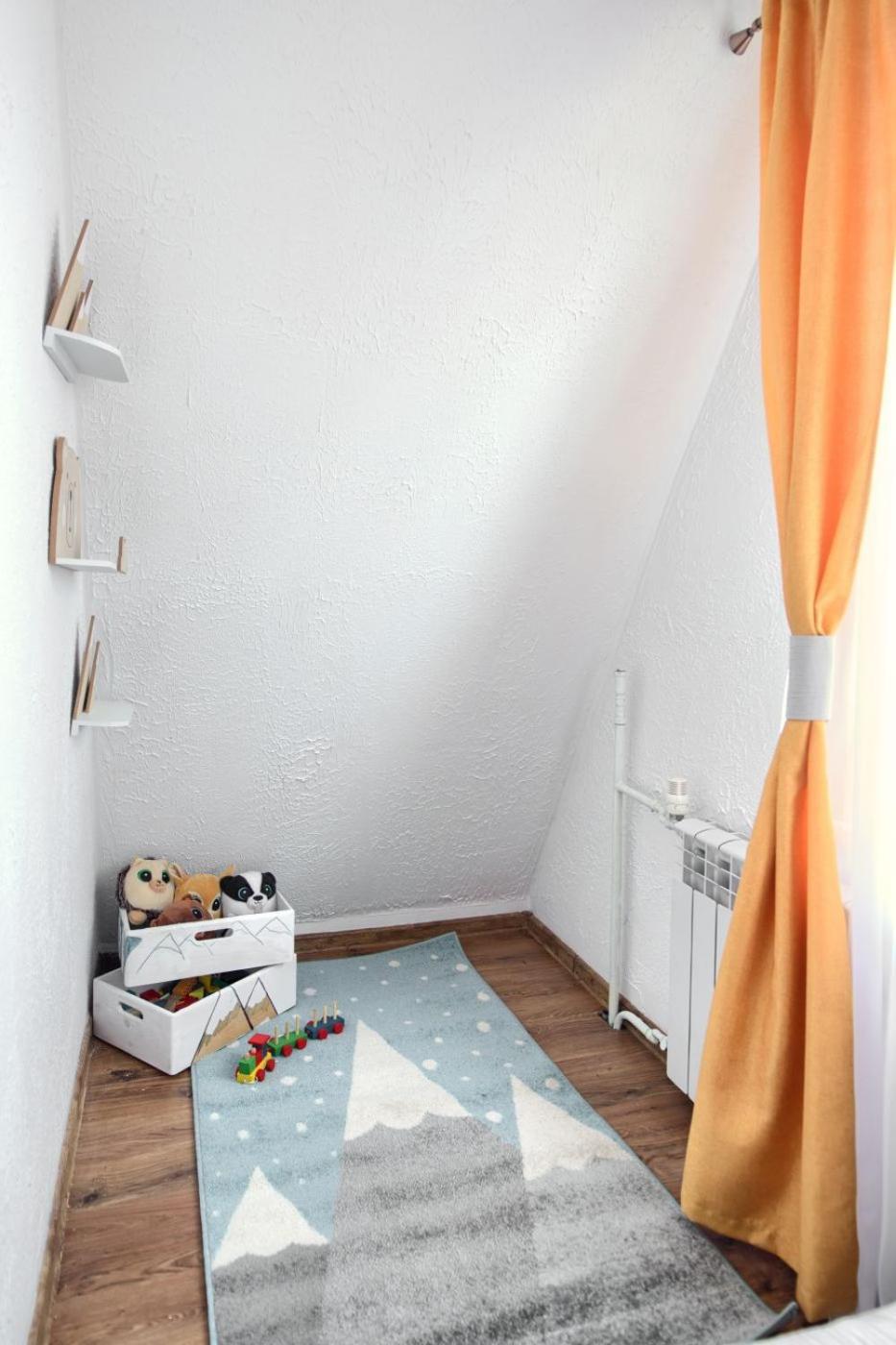 Studio with Mountain View - Photo 8