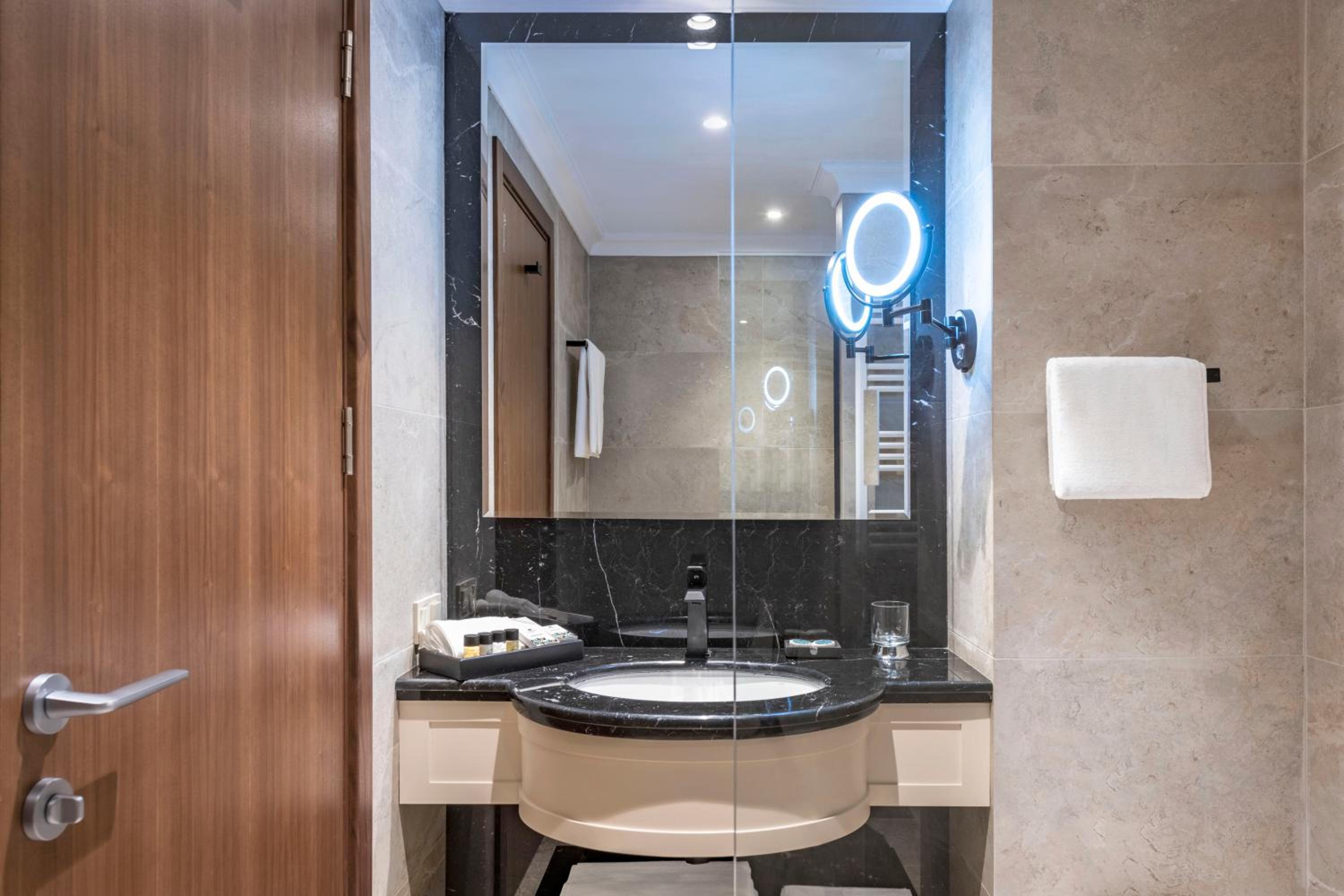 Standard Double Room - Photo 6