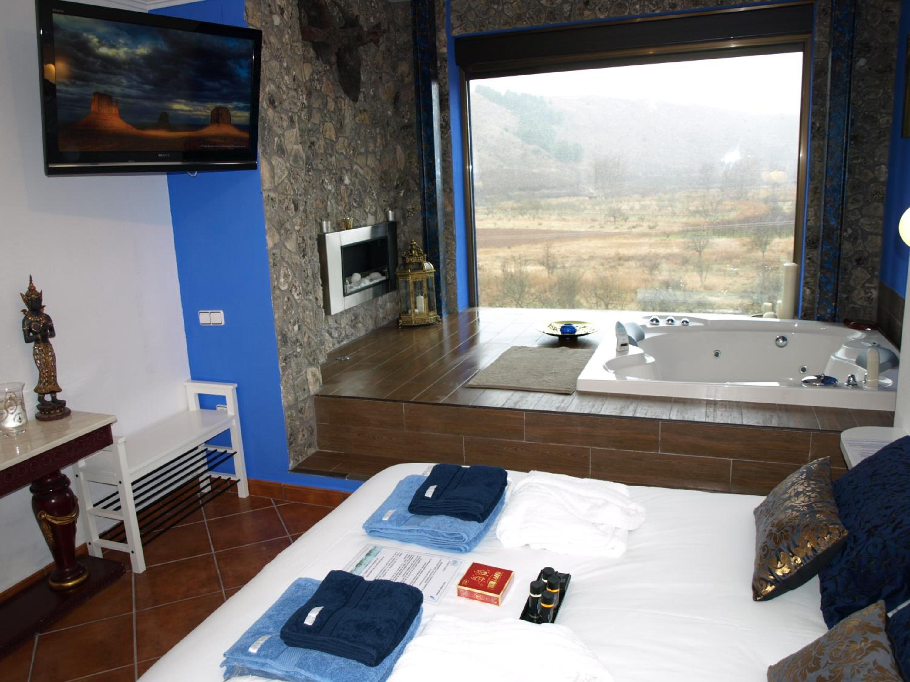 Two-Bedroom House (2-6 Adults) - Photo 77