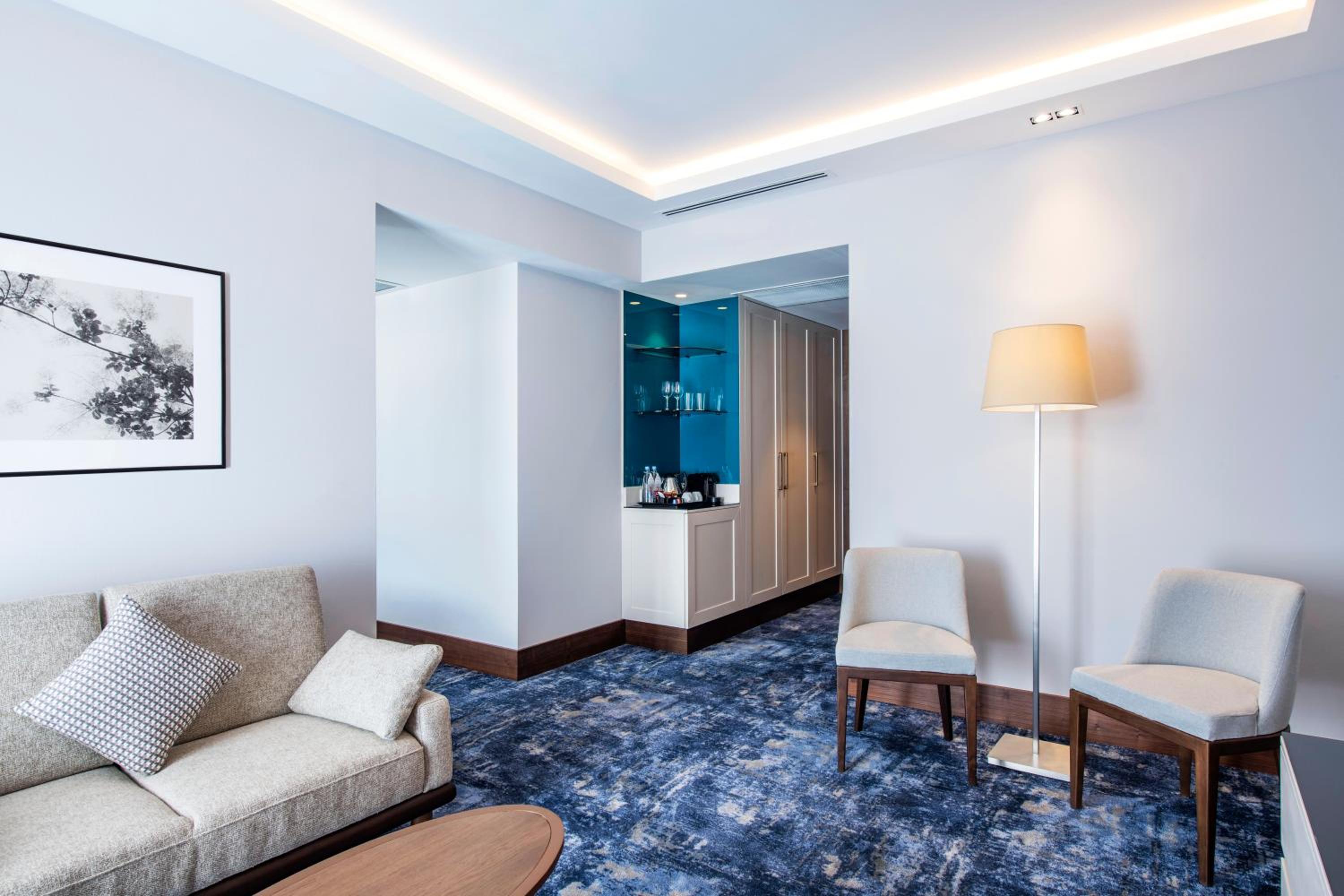 Suite - Photo 2