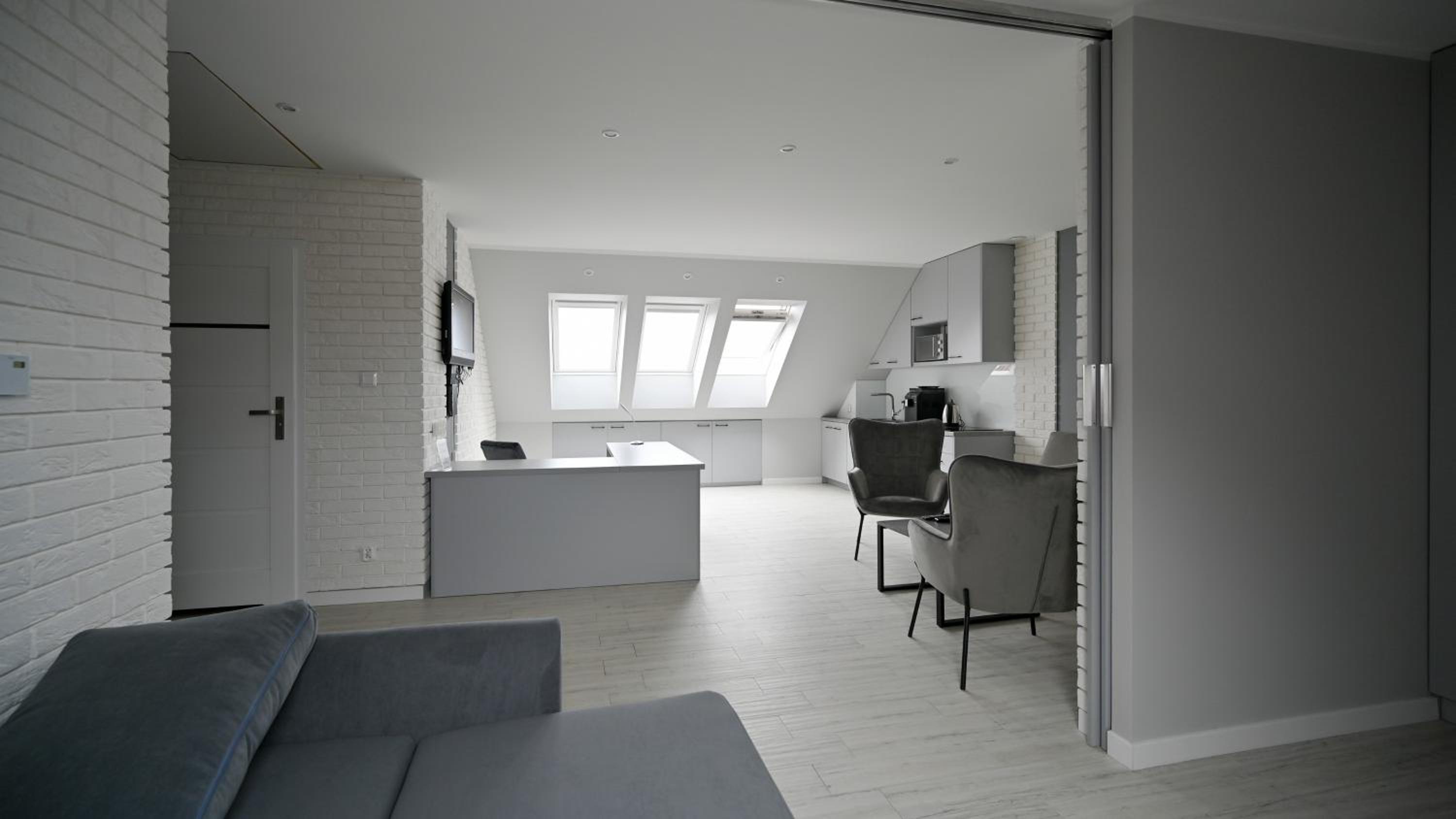 One-Bedroom Apartment - Photo 12