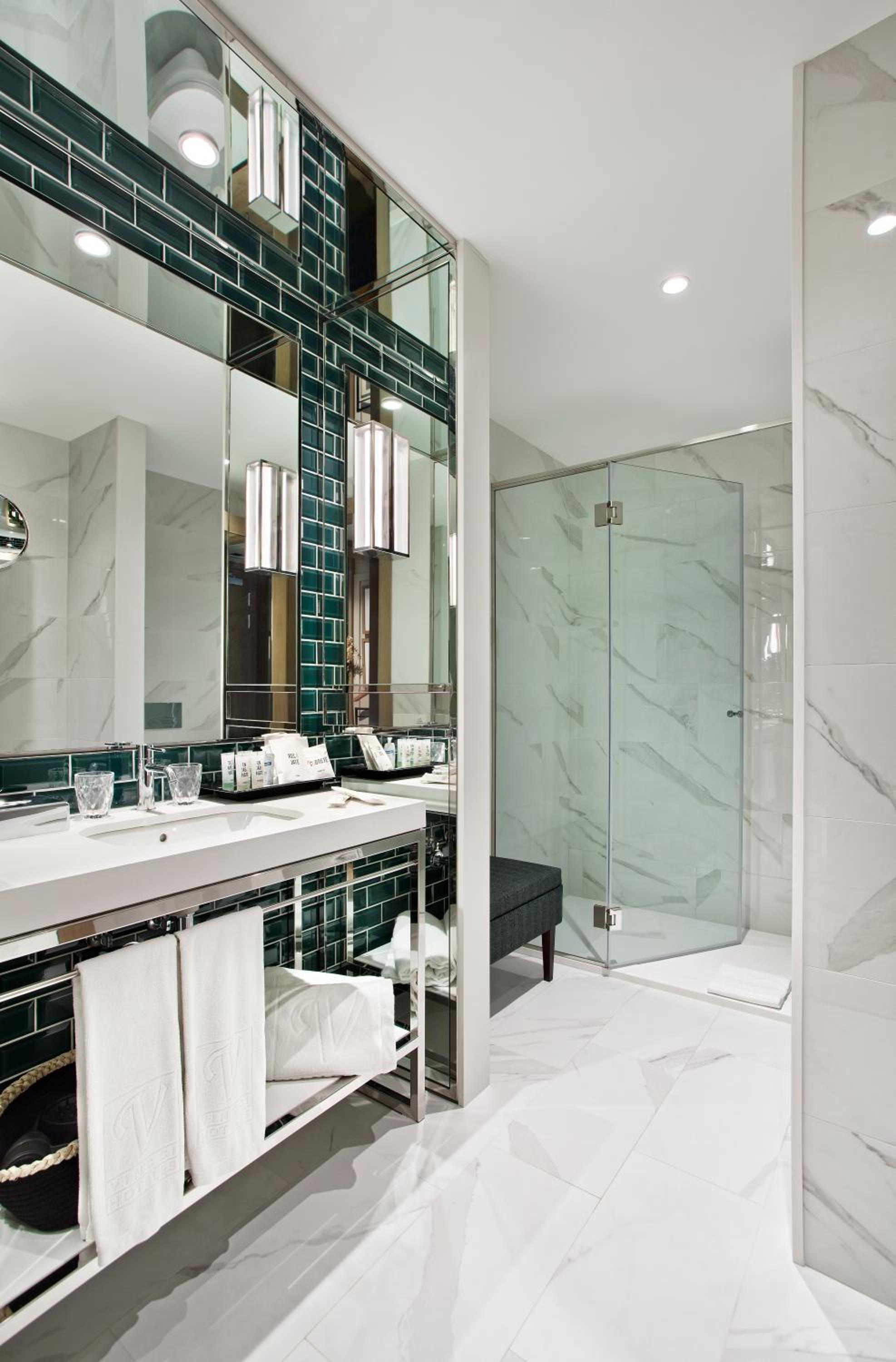 Superior Double or Twin Room with Views - Photo 4