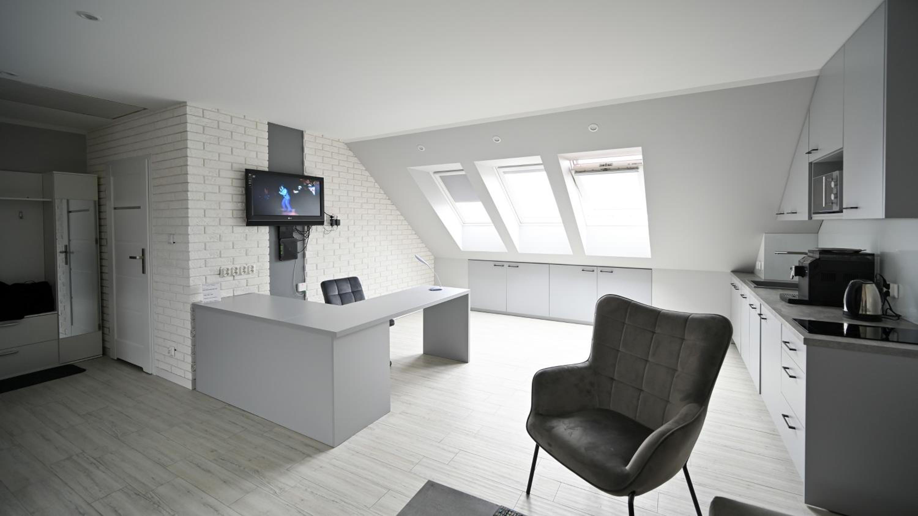 One-Bedroom Apartment - Photo 13