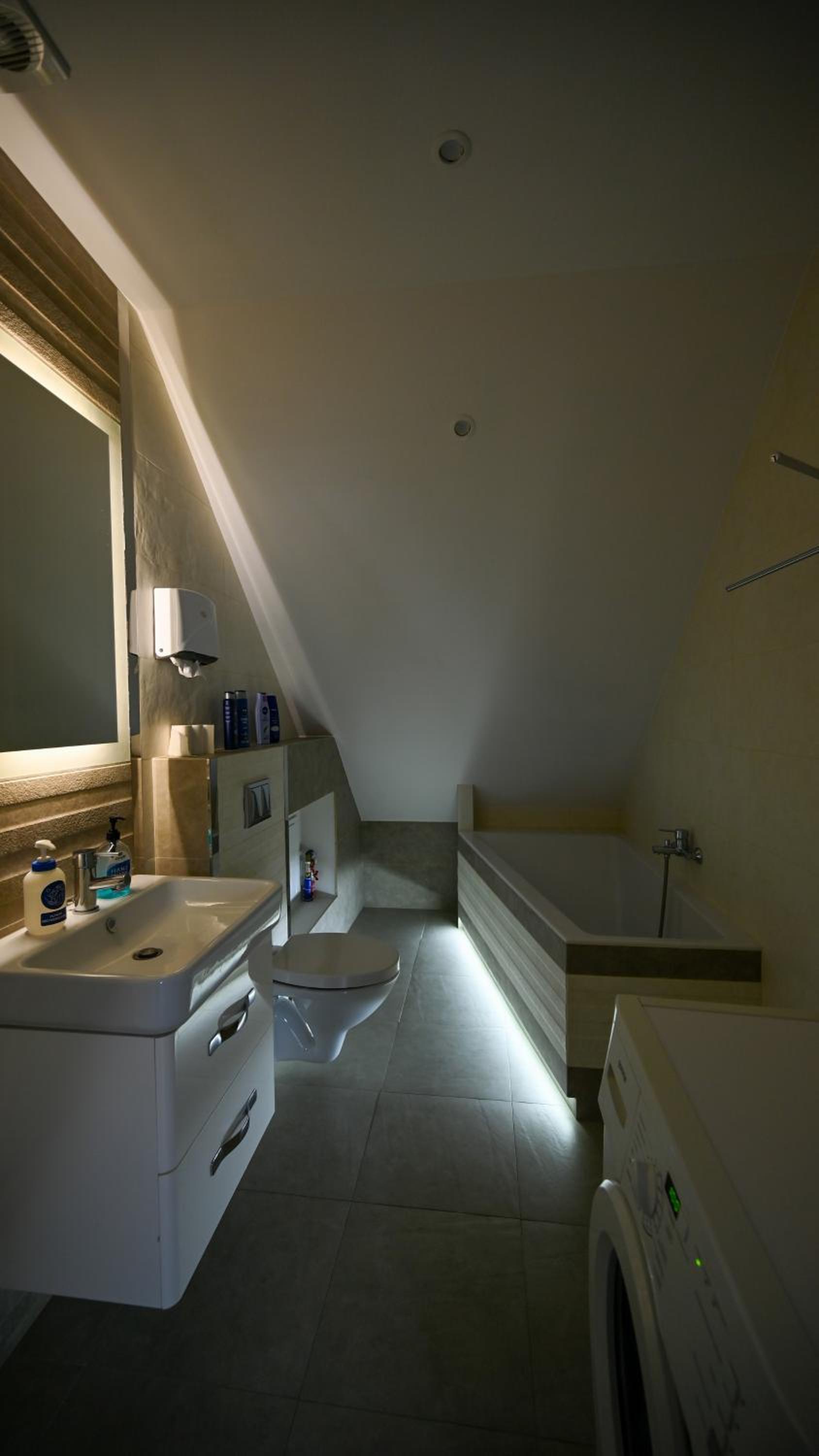 One-Bedroom Apartment - Photo 18