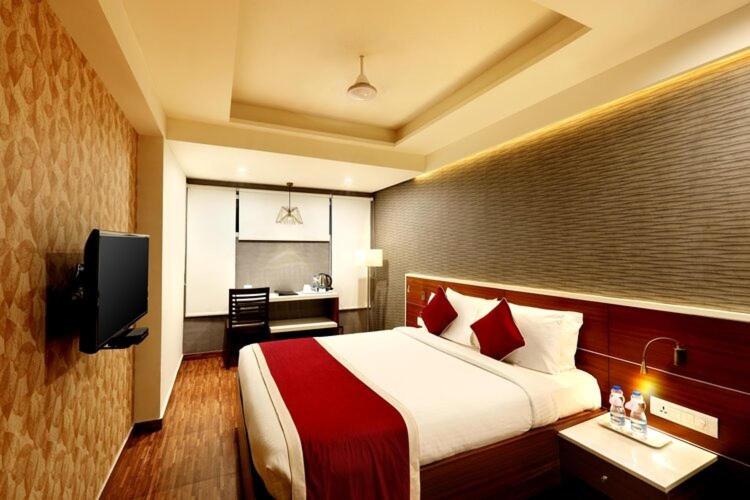 Executive Room - Photo 12