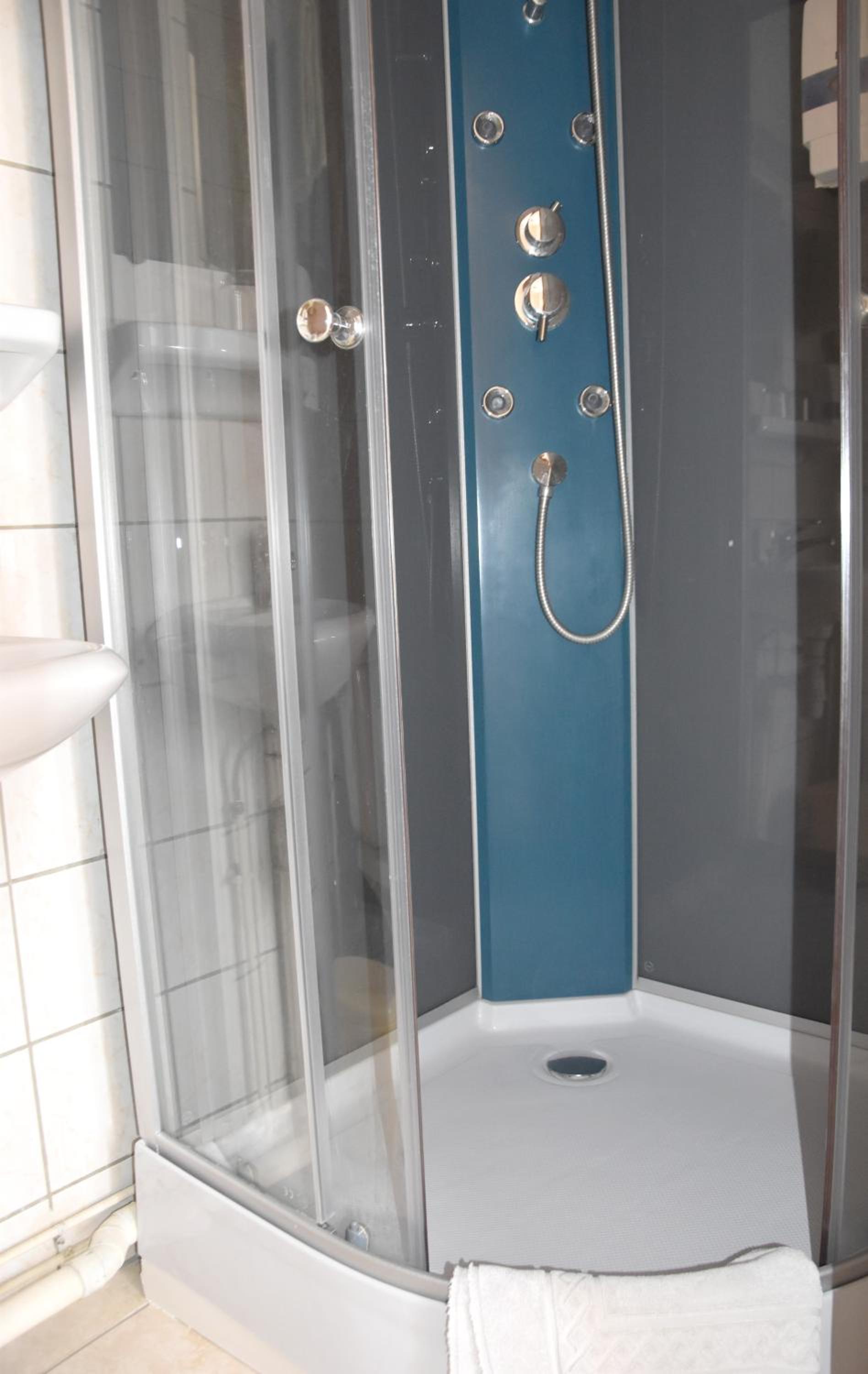 Double Room with Balcony - Photo 4