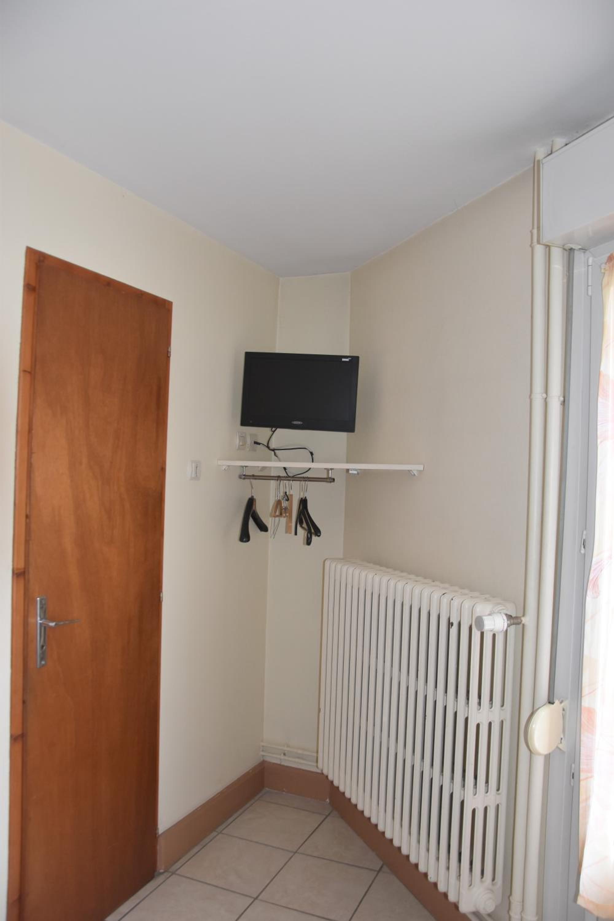 Double Room with Balcony - Photo 5