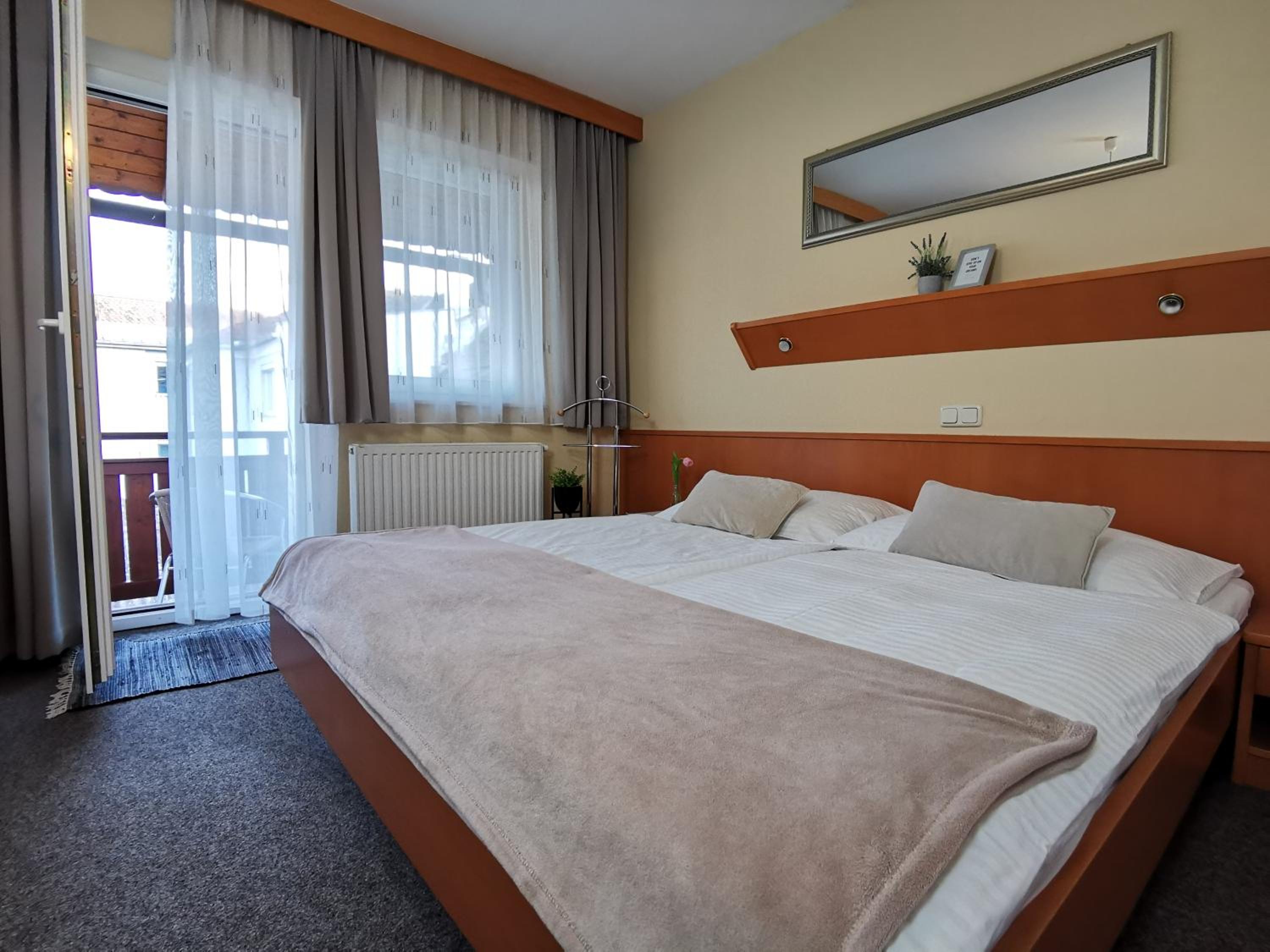 Double Room - Photo 8