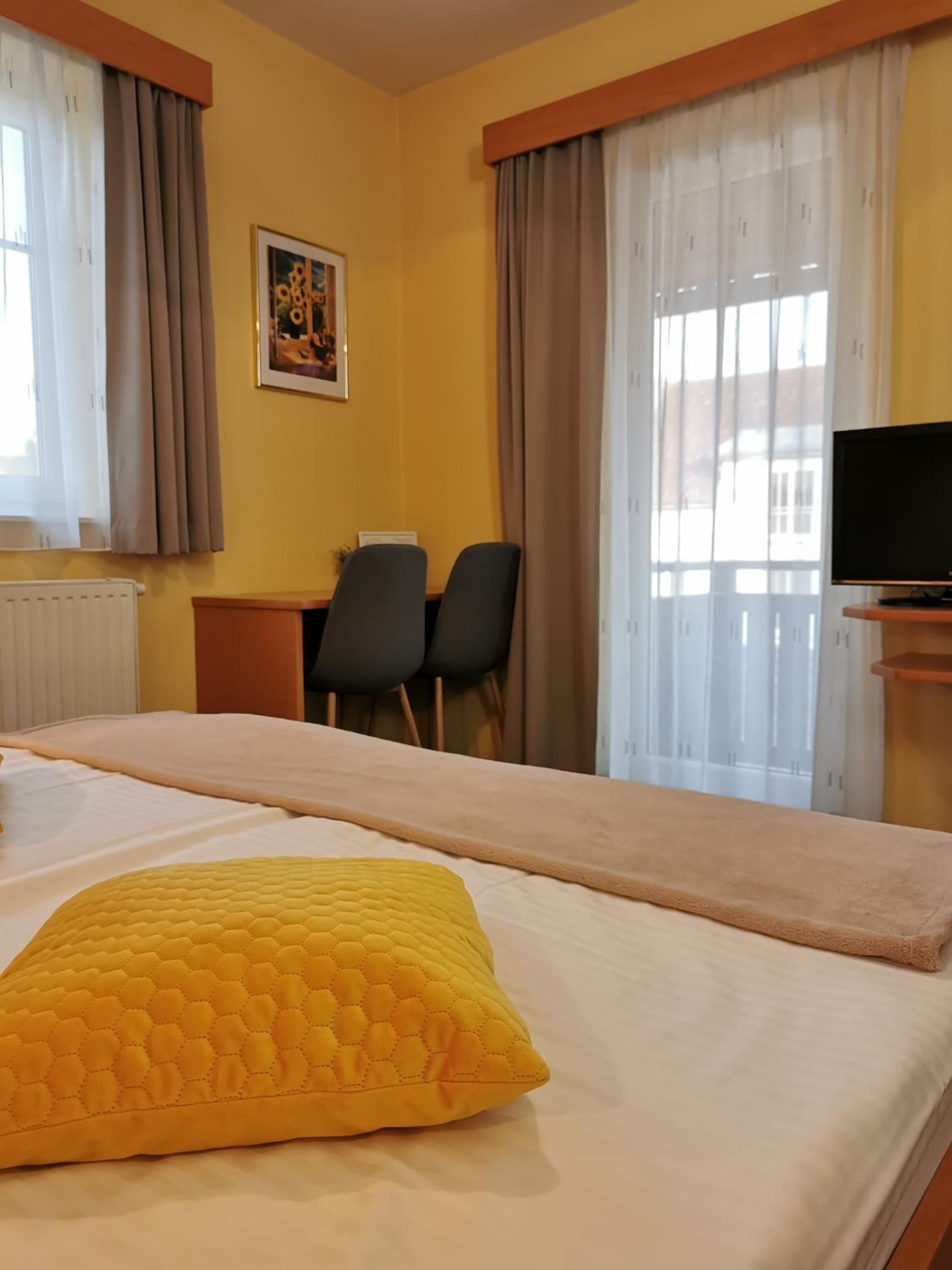Double Room - Photo 9